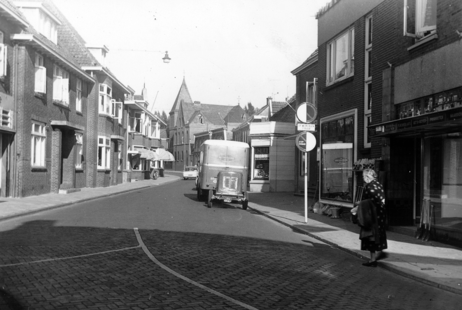 Netherlands, Molenstraat, az utca végén a Molenstraat és Bentheimerstraat kereszteződésében a mára lebontott Duitse Klooster., 1963, Horváth May László, Fortepan #224665