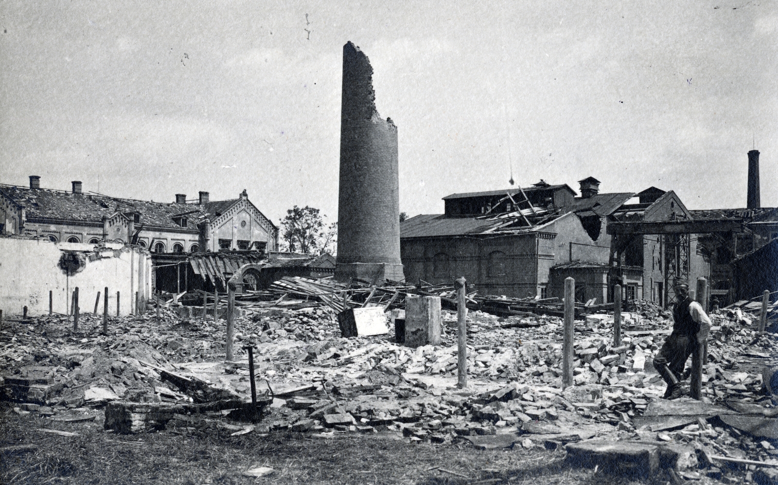 Austria, Wiener Neustadt, Bécsújhelyi Mozdonygyár (Wiener Neustädter Lokomotivfabrik), az 1916. július 10-i tornádó 
pusztítása. A szél csúcssebessége elérhette a 300 km/ó-t., 1916, Hegedűs Tibor dr, wind, decay, ruins, Fortepan #224711