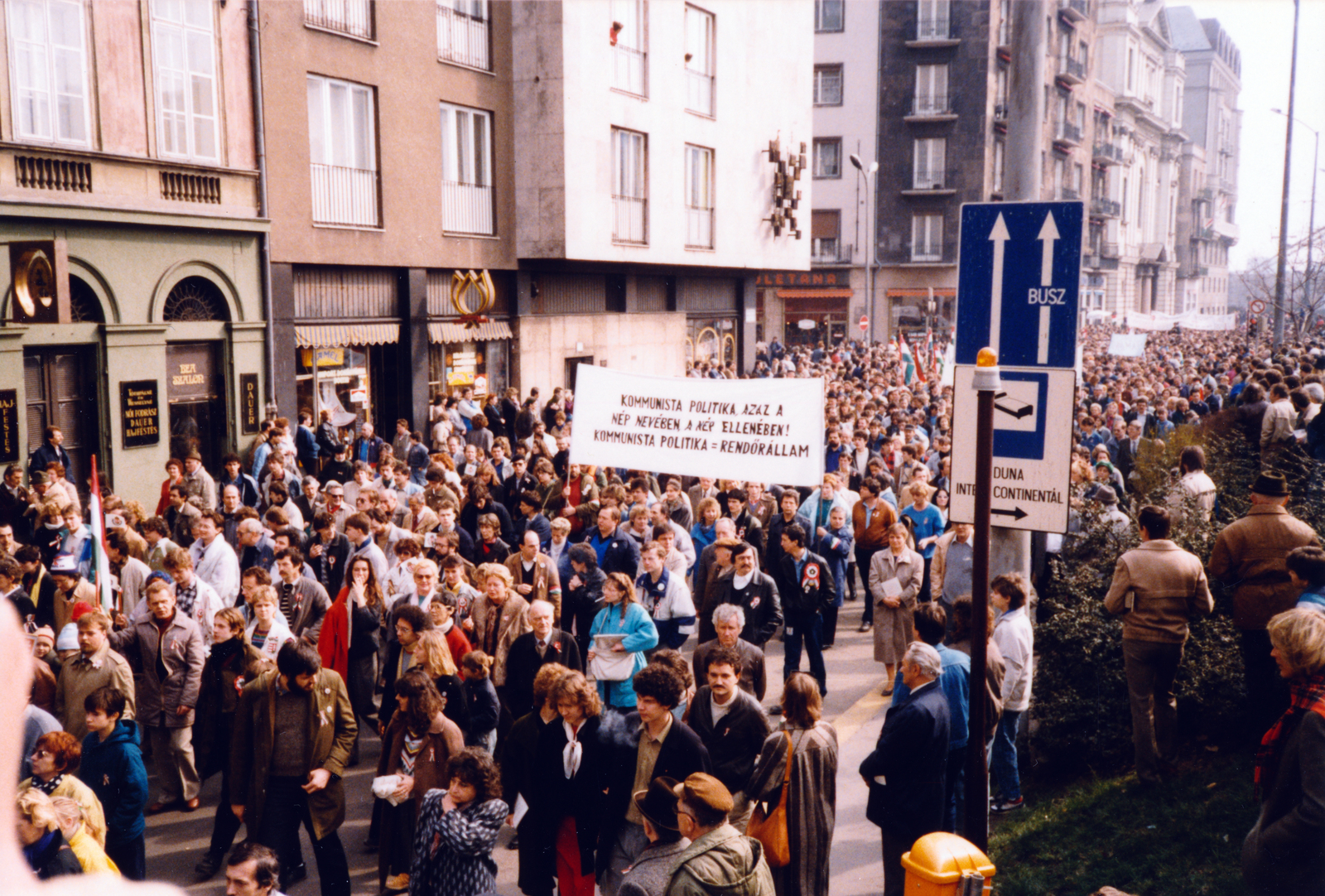Hungary, Budapest V., Apáczai Csere János utca, március 15-i ünnepség és politikai demonstráció résztvevői., 1989, Hegedűs Tibor dr, Budapest, march, Fortepan #224727