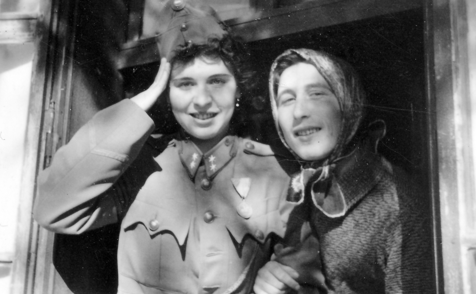 1943, Iván Zoltán dr., costume, portrait, salute, medal, headscarf, cross-dressing, Fortepan #224772