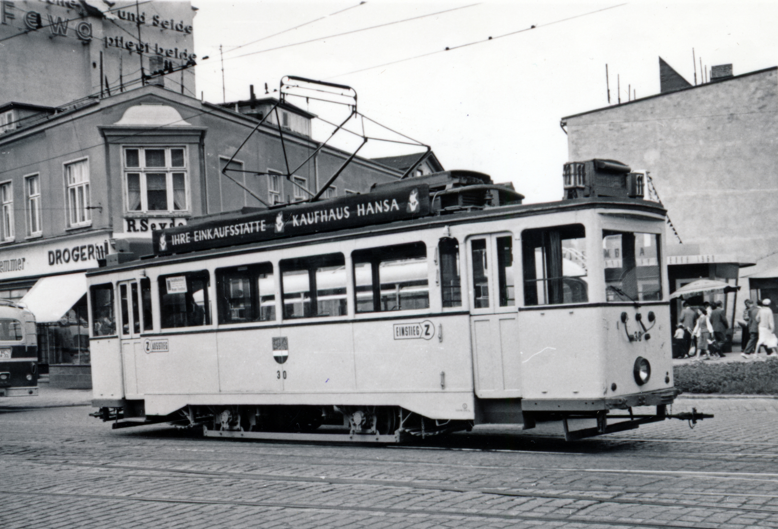 Germany, Rostock, Doberaner Straße, a villamos mögött a Neue Werderstraße sarkán álló ház látható., 1960, Iván Zoltán dr., tram, GDR, Fortepan #224779