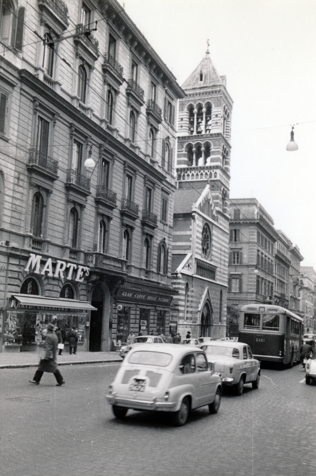 Italy, Rome, a Via Nazionale a Via Firenze és a Via Napoli között,
szemben a San Paolo dentro le Mura templom, 1960, Iván Zoltán dr., church, street view, Fortepan #224785