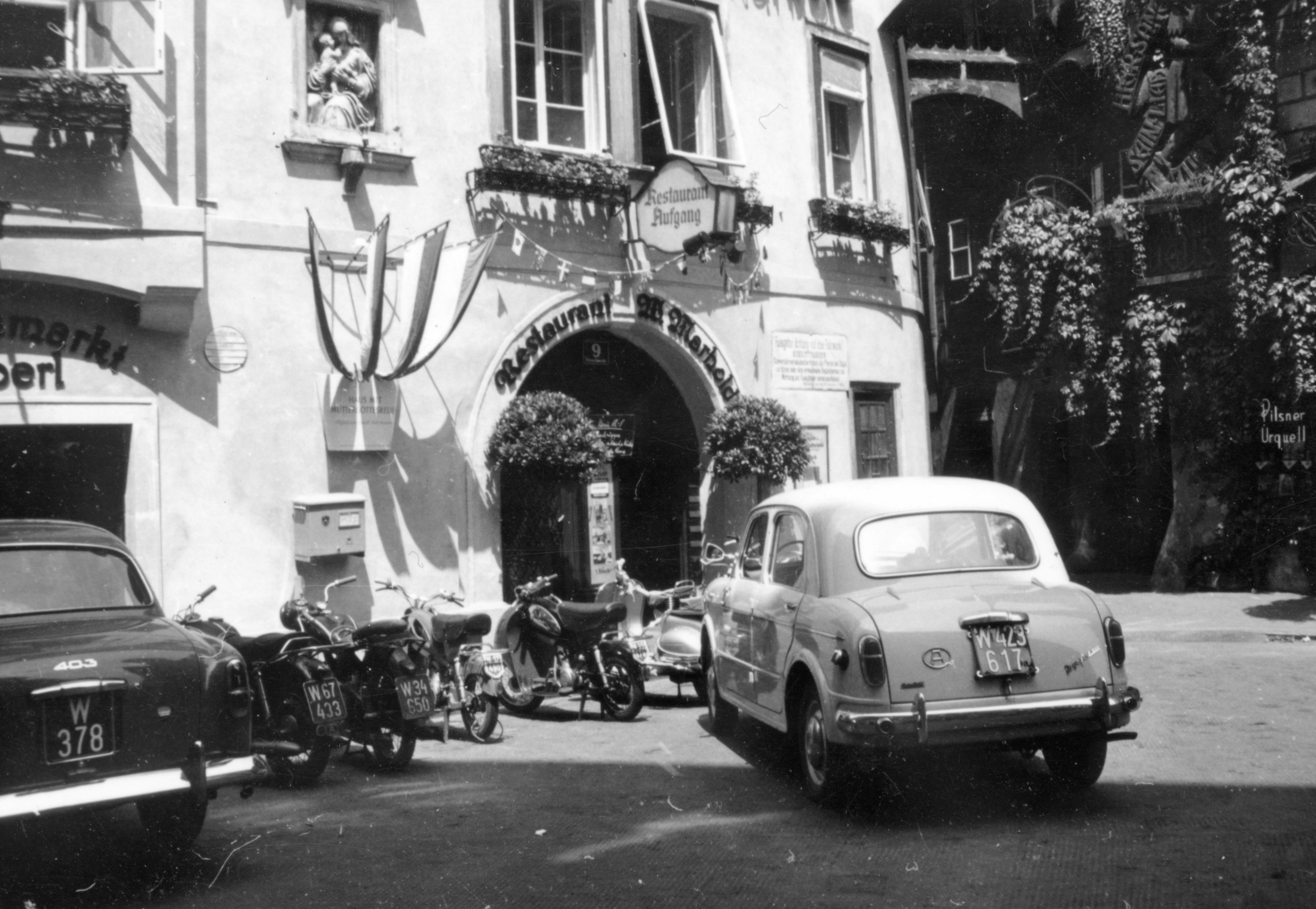 Ausztria, Bécs, Fleischmarkt, Wilhelm Marhold étterem., 1959, Iván Zoltán dr., motorkerékpár, postaláda, rendszám, Fortepan #224820