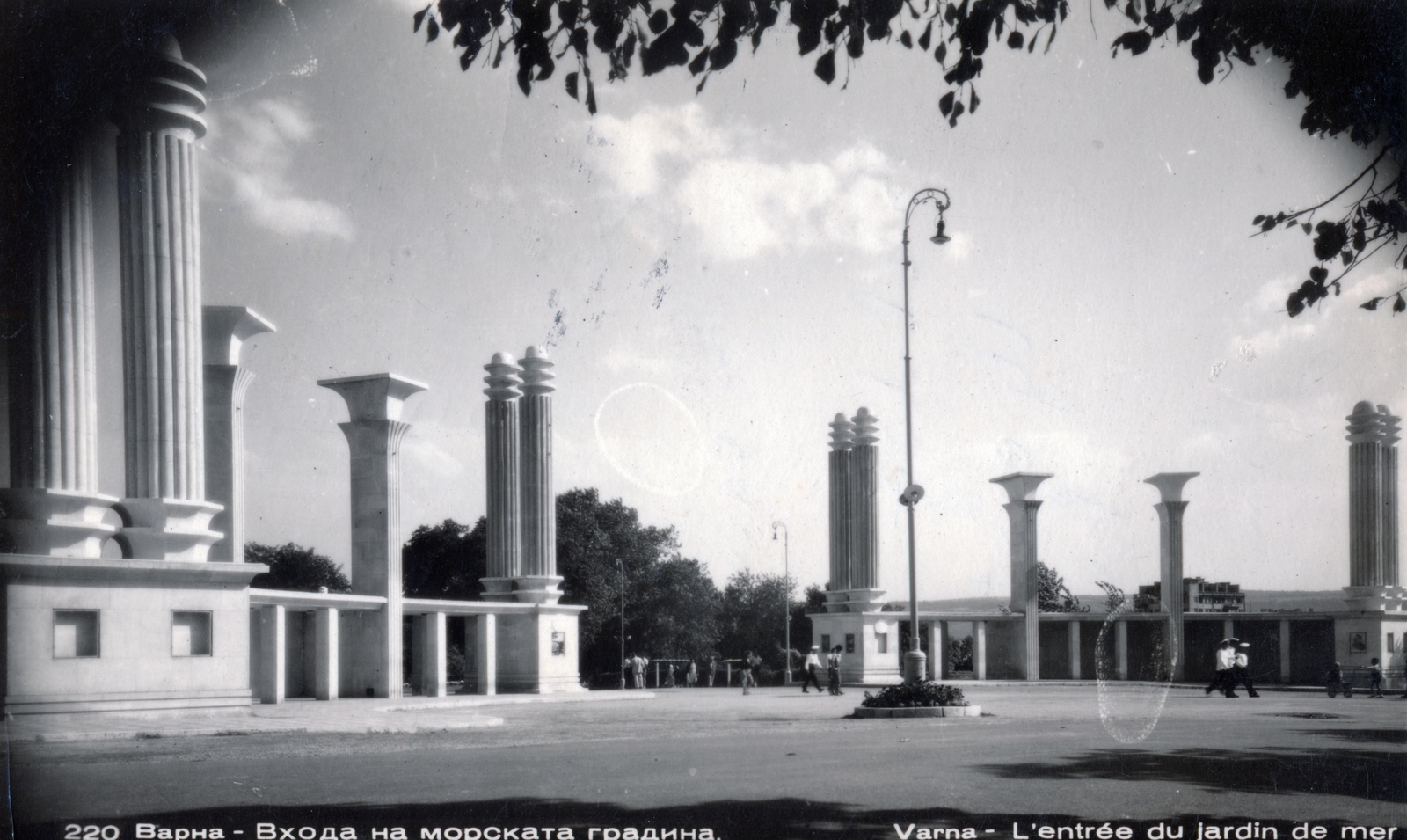 Bulgaria, Varna, a Morszka gradina park bejárata a Szlivnyica sugárút felől., 1958, Iván Zoltán dr., pillar, french sign, Cyrillic alphabet, Fortepan #224834