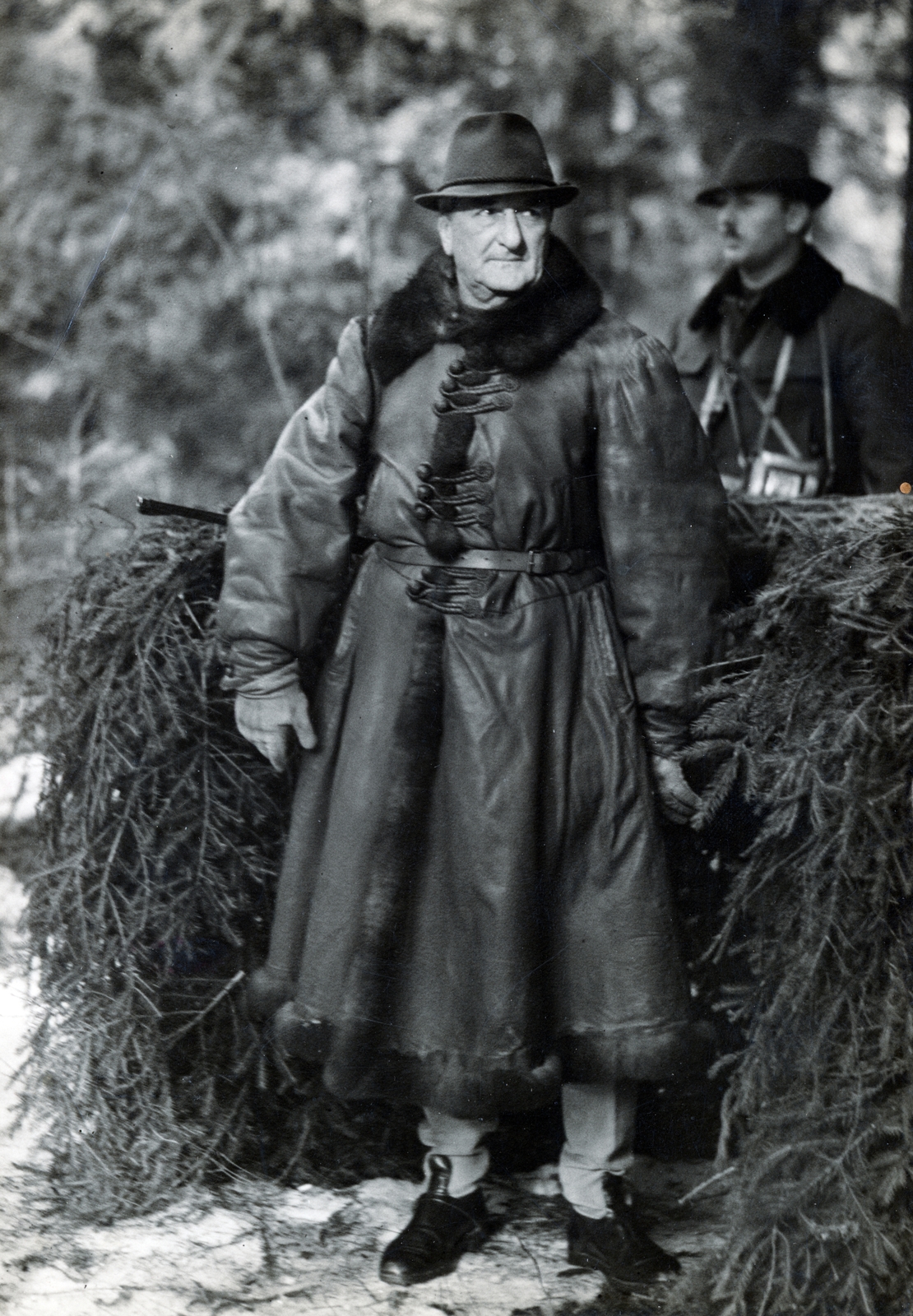 Lengyelország, Horthy Miklós magyar kormányzó az 1938. február 6-7. -i bialowieźai vadászaton., 1938, Sallai János, vadászat, híres ember, irhakabát, Fortepan #224863