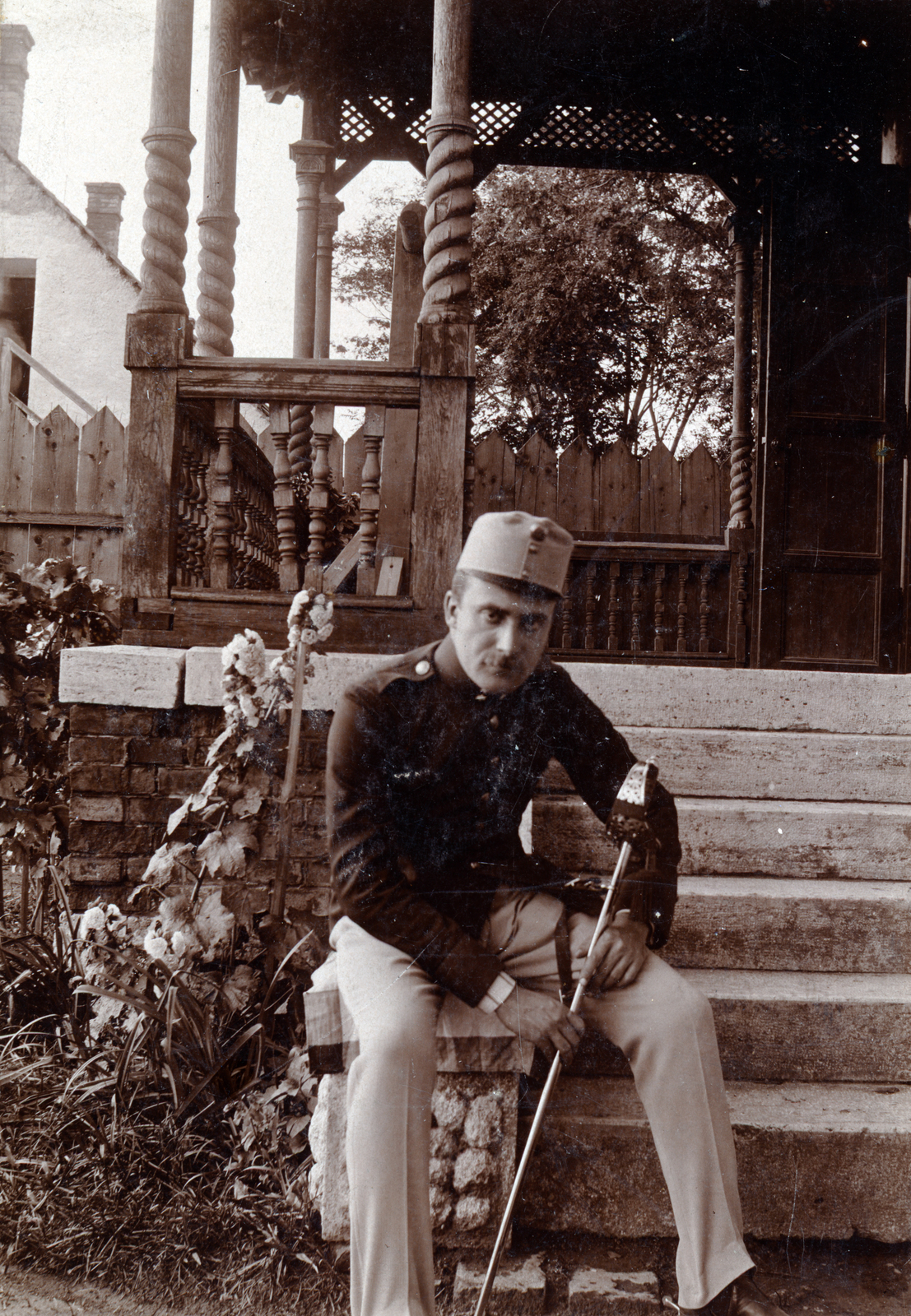 1907, Lechner hagyaték, soldier, sword, porch, sitting on stairs, Fortepan #224931