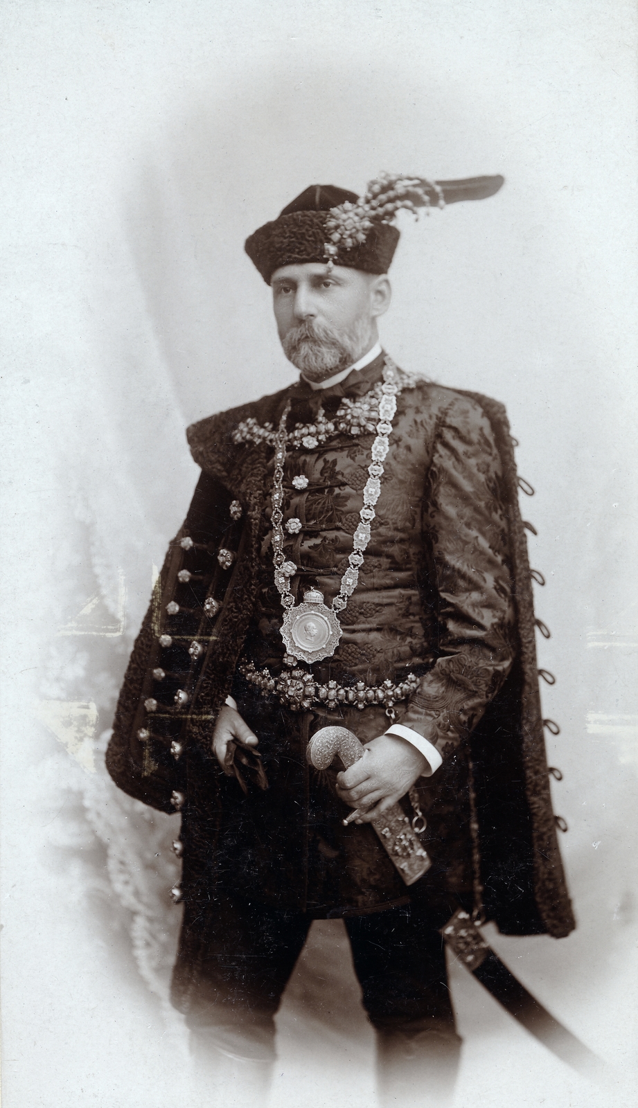Dr. Lechner Károly orvos, elmegyógyász, egyetemi tanár, udvari tanácsos., 1903, Lechner hagyaték, sword, feather, Fortepan #224960