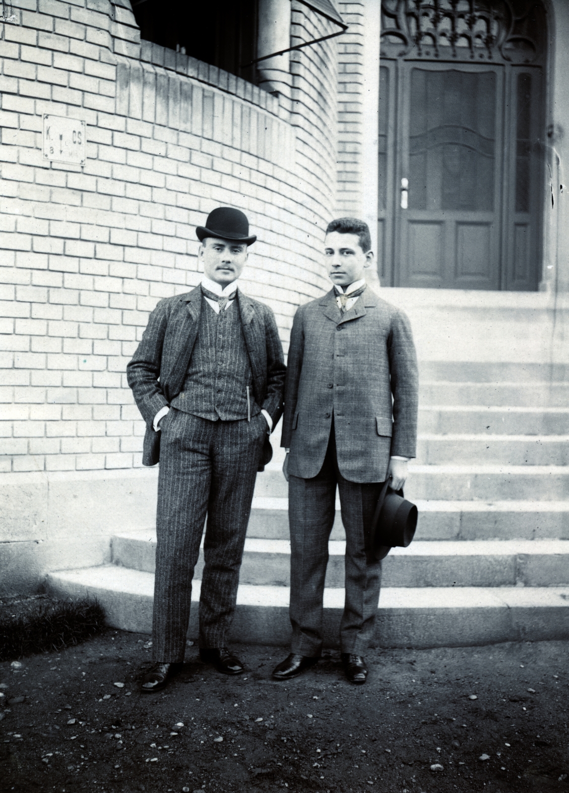 1908, Lechner hagyaték, tie, hands in pockets, men, suit, shutter, entrance, stairs, door, bowler hat, hat in hand, Fortepan #224963