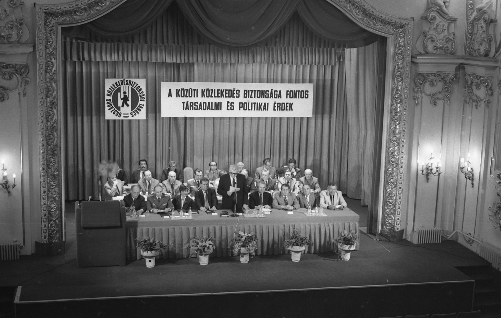 Hungary, Budapest V., Zrinyi utca 5. Duna Palota színházterem., 1982, Magyar Rendőr, label, Budapest, Fortepan #22497