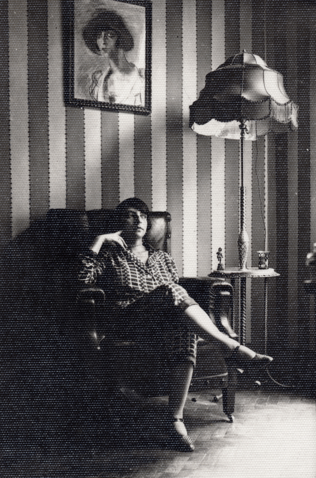 1914, Lechner hagyaték, interior, painting, lampshade, portrait, wrangler, floor lamp, wallpaper, melancholy, backlight, picture frame, Fortepan #225002