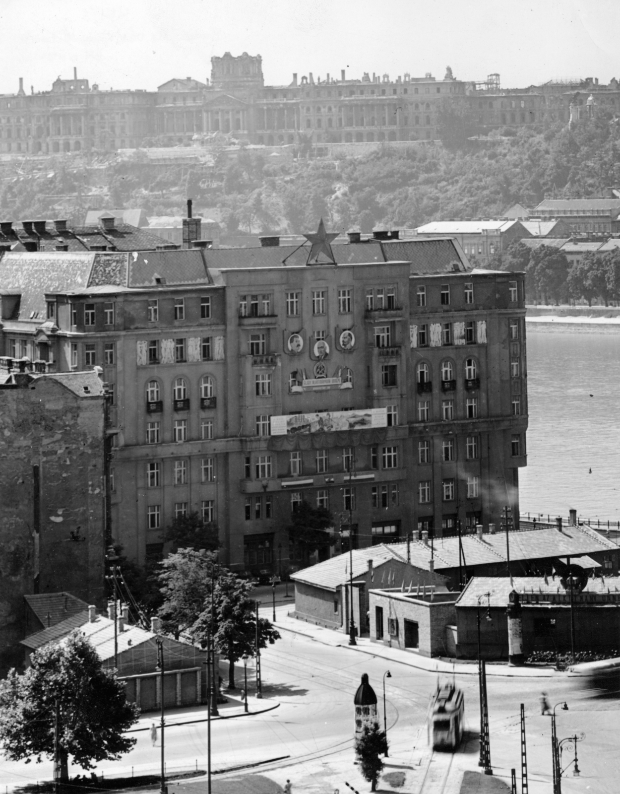 1952, Vincent Till Baumgartner, picture, building, political decoration, Red Star, tram, castle, river, Fortepan #225118