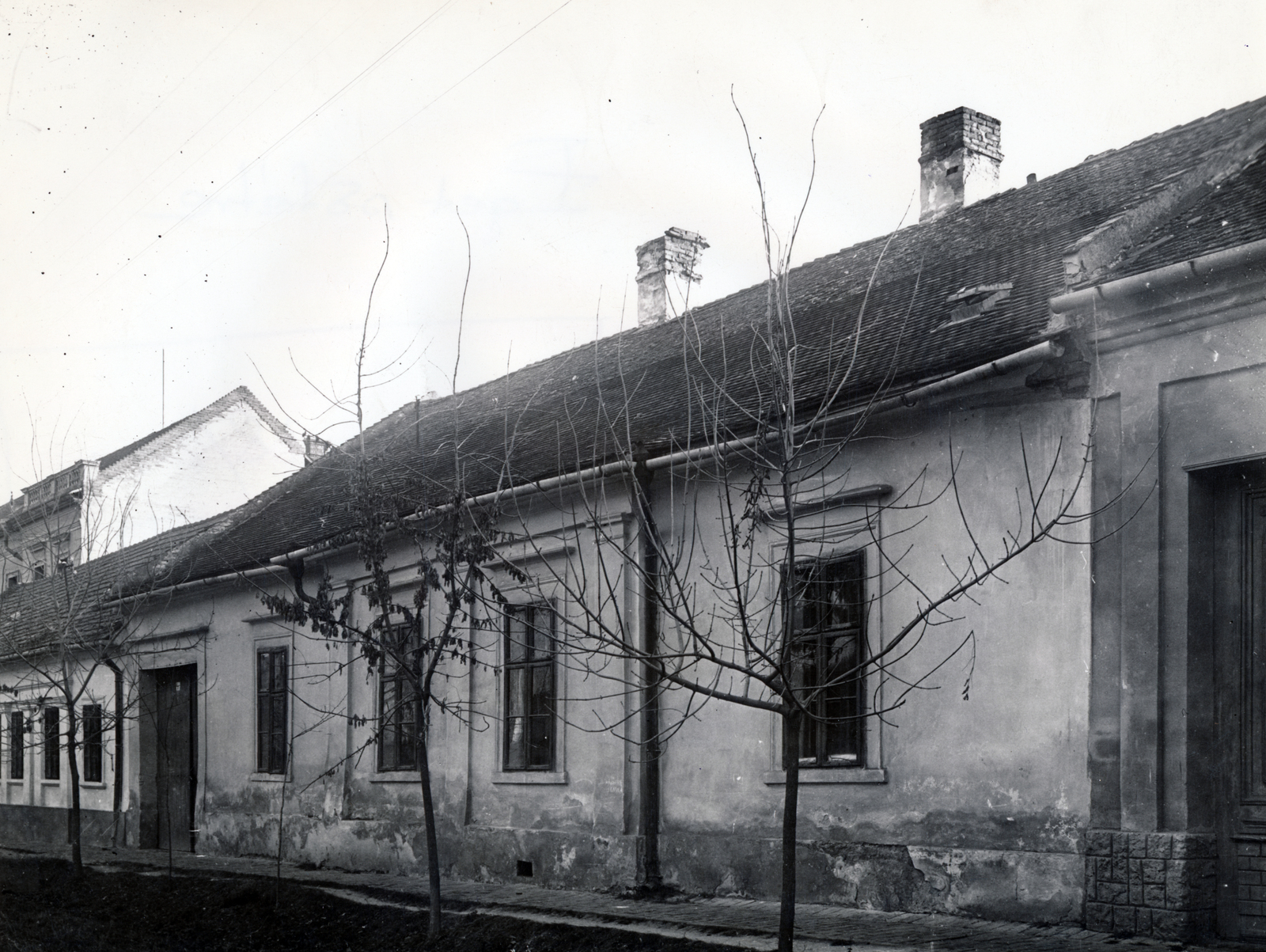 Hungary, Szarvas, Kossuth Lajos utca, szemben a 17. (balra kimagaslik), 15. és 13. számú ház., 1951, Vincent Till Baumgartner, house, Fortepan #225128