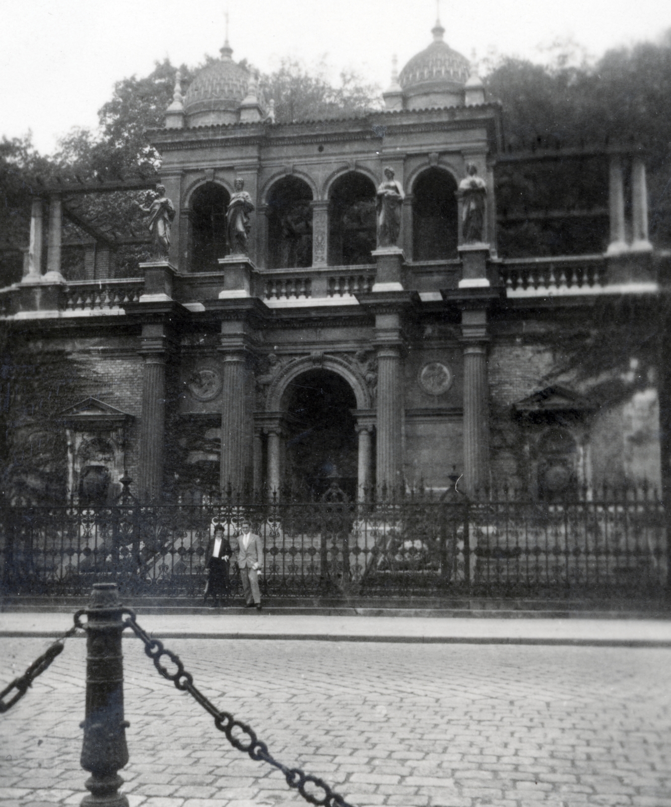 Hungary, Budapest I., Ybl Miklós tér, Várkert Bazár., 1929, Vincent Till Baumgartner, fence, sculpture, monument, Budapest, Fortepan #225182