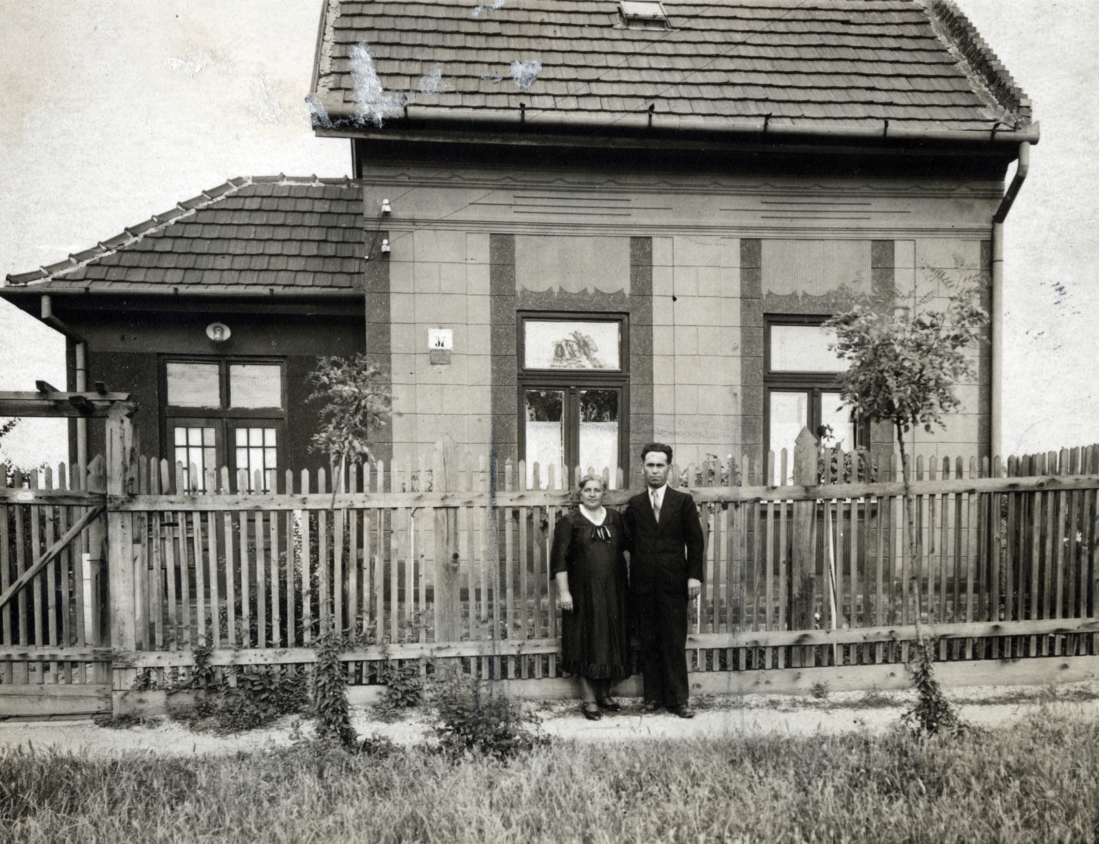 1921, Vincent Till Baumgartner, lath fence, man and woman, house, Fortepan #225192