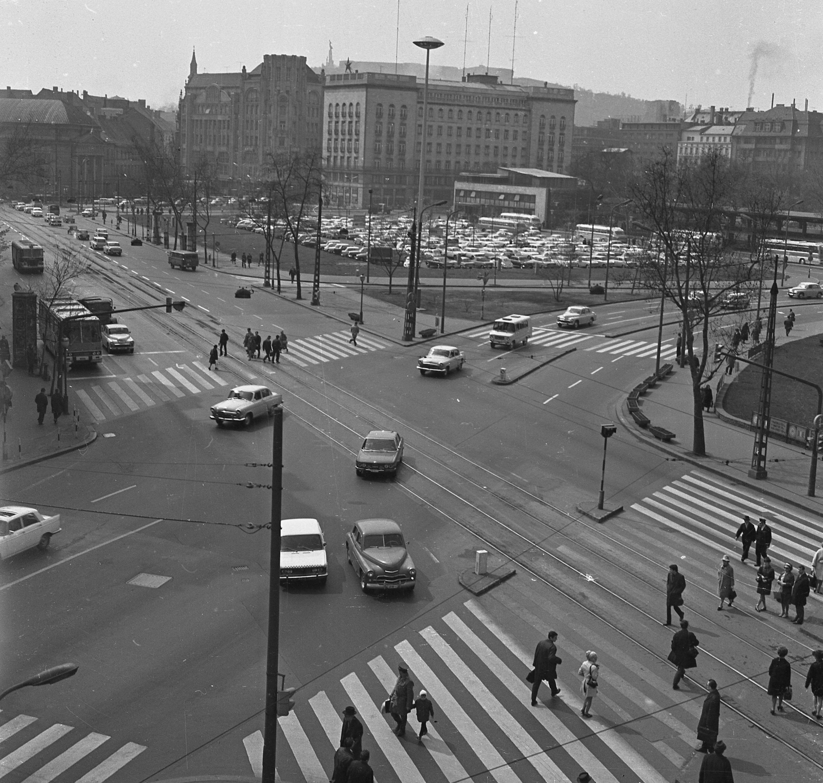 Hungary, Budapest V., Andrássy út (Népköztársaság útja) - Bajcsy-Zsilinszky út - József Attila utca kereszteződés, háttérben az Erzsébet (Engels) tér., 1972, Magyar Rendőr, Budapest, traffic, Fortepan #22521