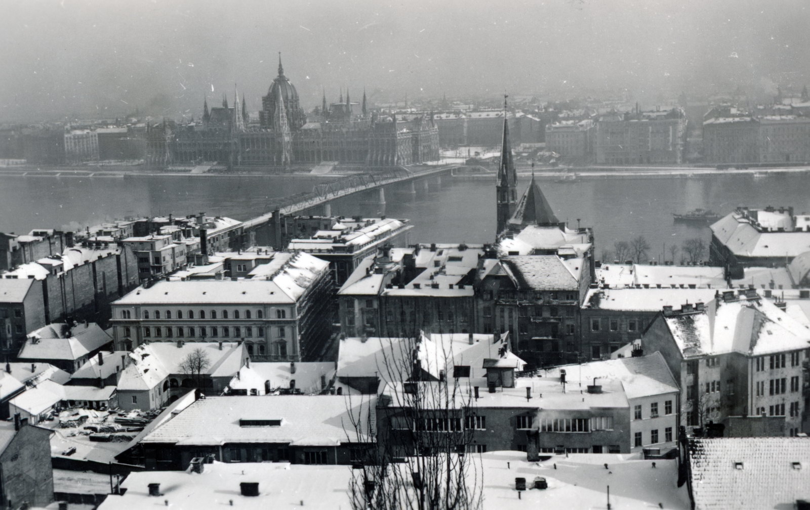 Hungary, Budapest I.,Budapest V., kilátás Halászbástyáról a Parlament és a Kossuth híd felé., 1959, Vincent Till Baumgartner, Kossuth-bridge, picture, snow, roof, bridge, Budapest, Fortepan #225278