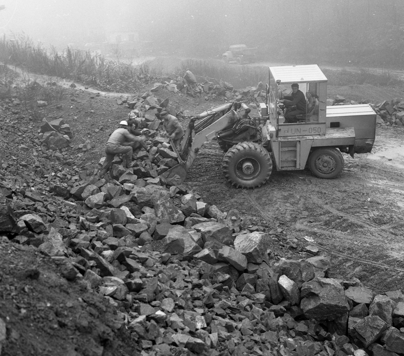 Magyarország, Szécsény, Zsunyi-hegy, andezitbánya. UN frontális rakodó., 1977, Magyar Rendőr, munkagép, dömper, Fortepan #22532