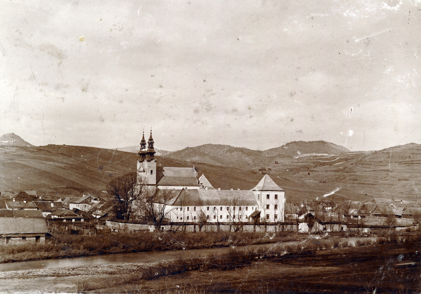 Szlovákia, Podolin, a Piarista templom és kolostor., 1900, Vincent Till Baumgartner, kolostor, Fortepan #225335