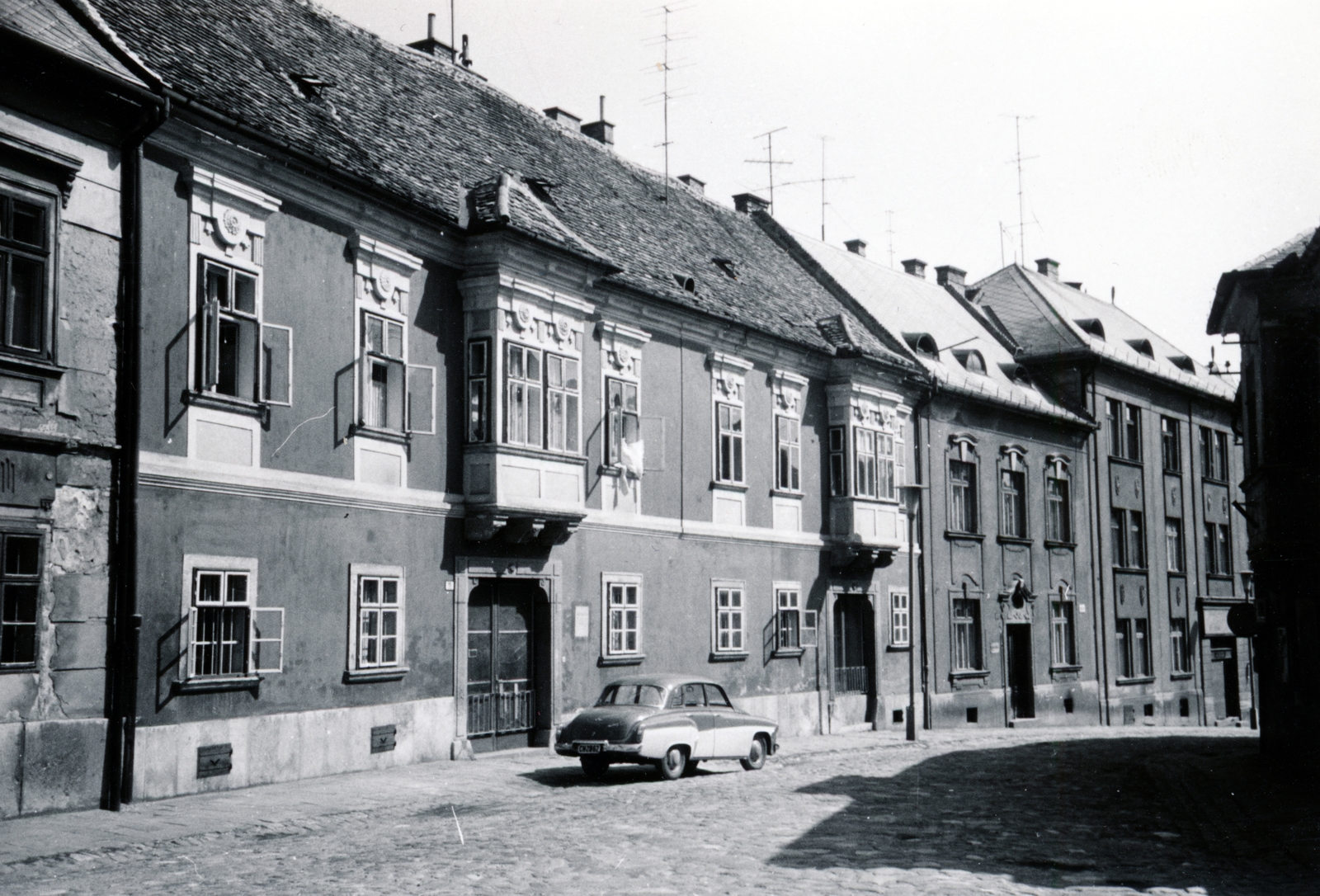 Magyarország, Győr, Káptalandomb 15. és a 17. számú ház., 1964, Vincent Till Baumgartner, automobil, zárterkély, lakóház, Fortepan #225394