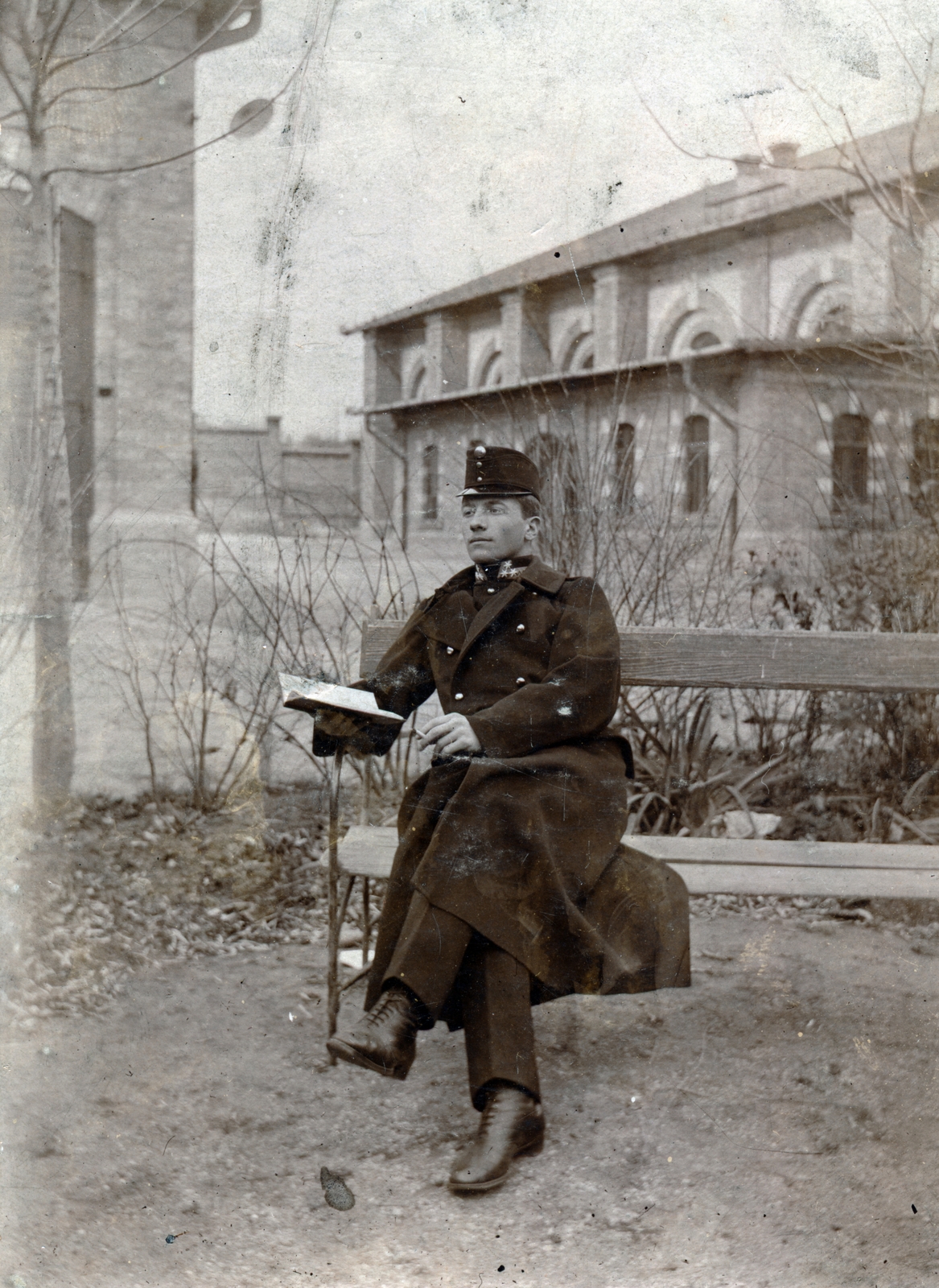 1907, Vincent Till Baumgartner, soldier, book, bench, smoking, leg over leg, Fortepan #225469