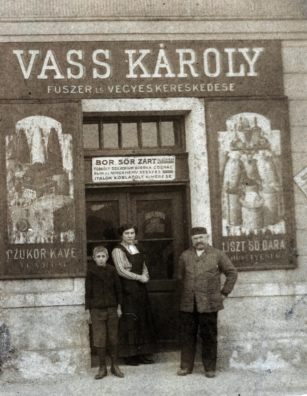 Hungary, Budapest IX., Berzenczey (Ferencz) utca 9., a felvétel Vass Károly fűszer és vegyeskereskedése előtt készült., 1924, Vincent Till Baumgartner, store display, grocery store, hardware store, ad, shop, standing in door, Budapest, Fortepan #225558