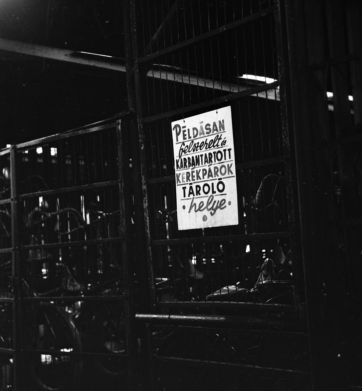 Hungary, Békéscsaba, kerékpártároló., 1965, Magyar Rendőr, bicycle, label, Fortepan #22567