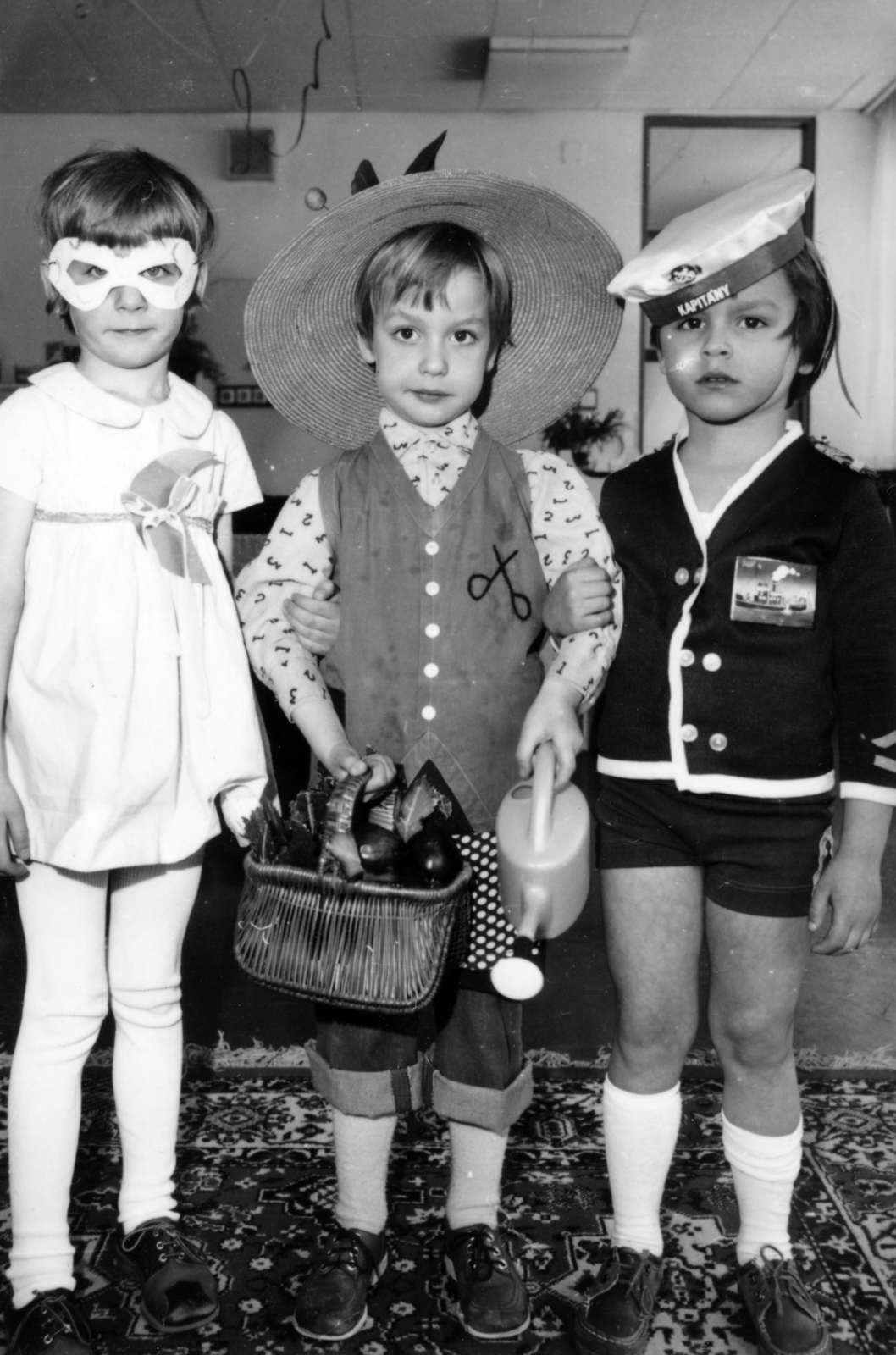 1978, Szabó Farkas Edit, portré, hárman, gyerekek, farsang, Fortepan #225825