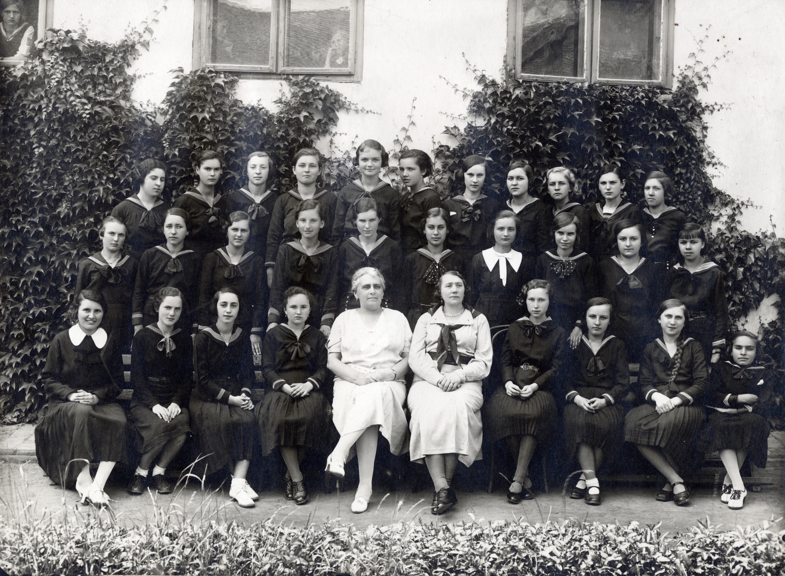 Hungary, Kaposvár, Zrínyi Ilona Polgári Leányiskola osztályának csoportképe., 1934, Karsai Magdolna, class photo, Fortepan #225944