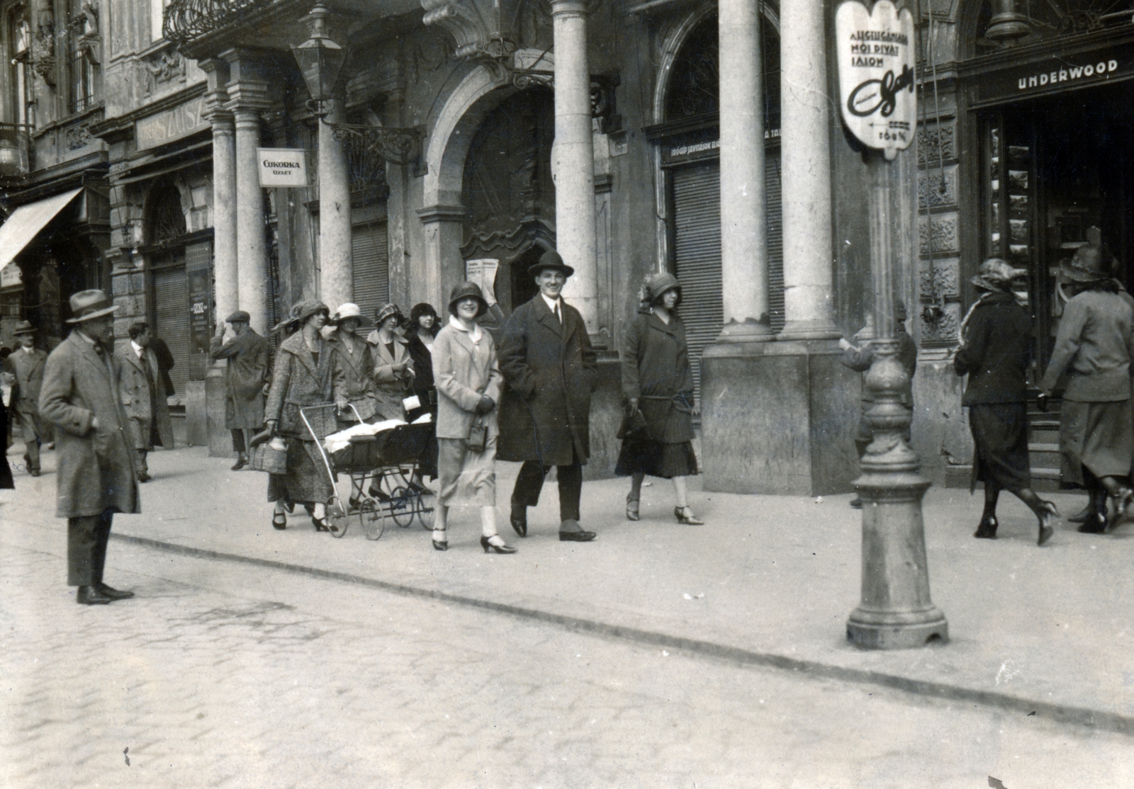 Slovakia, Košice, Fő utca (ulica Hlavná), a felvétel a régi városháza előtt készült., 1928, Bónis József, pedestrian, baby carriage, Fortepan #225978