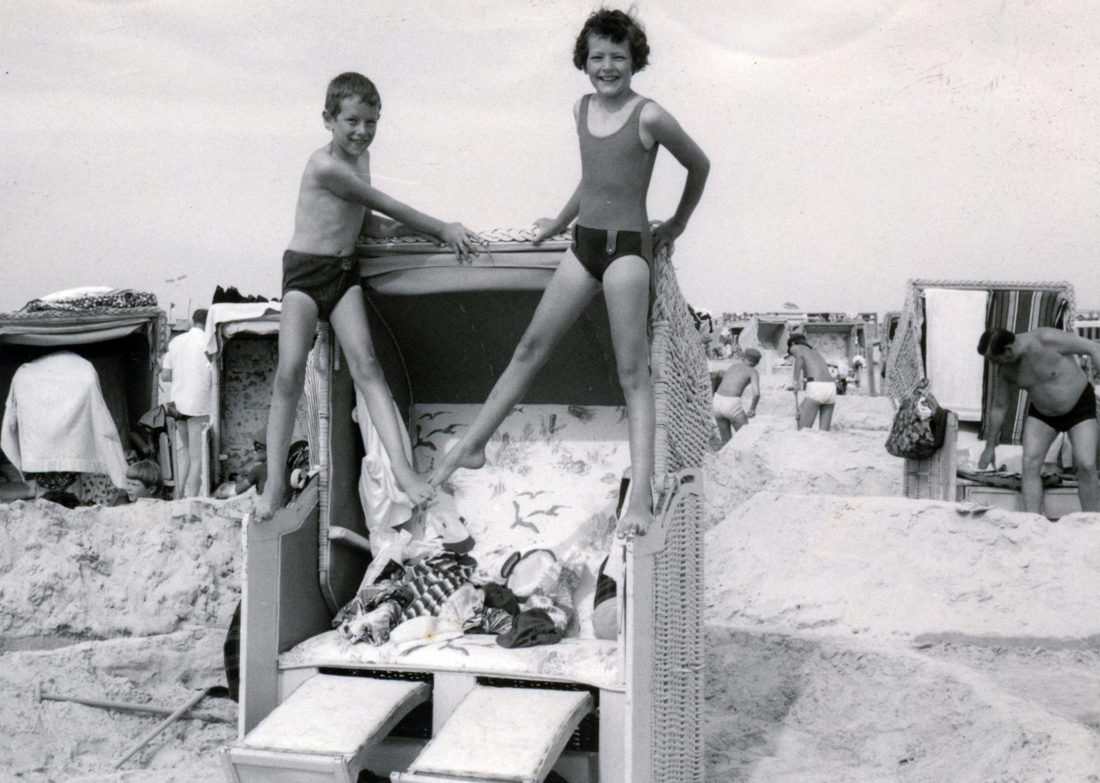 1970, Bónis József, kids, one leg standing, windbreak cab, Fortepan #226007