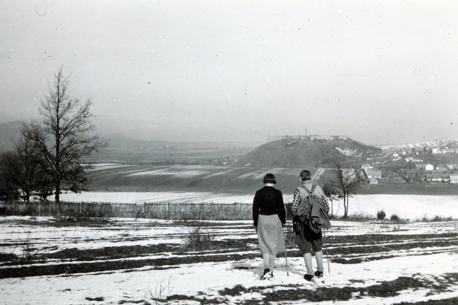 Hungary, Nógrád, távolban Nógrád vára., 1936, Szántó Imre dr., excursion, backpack, snow, Fortepan #226063