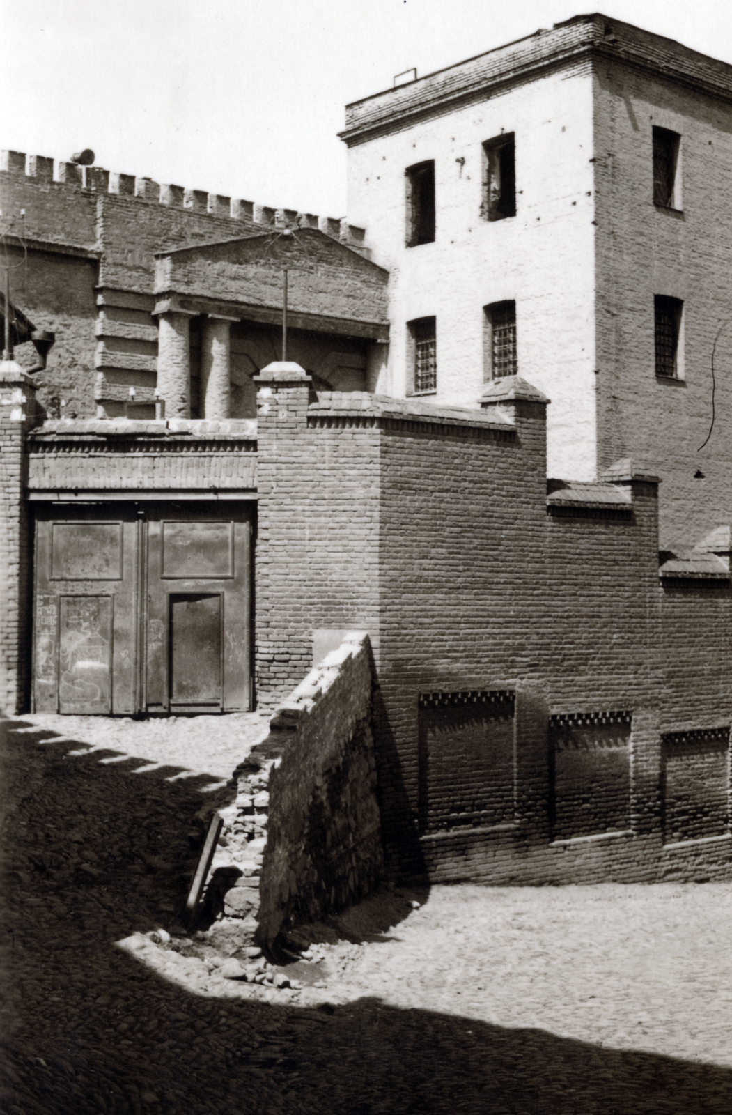 1935, Szántó Géza dr., Soviet Union, brick wall, Fortepan #226081