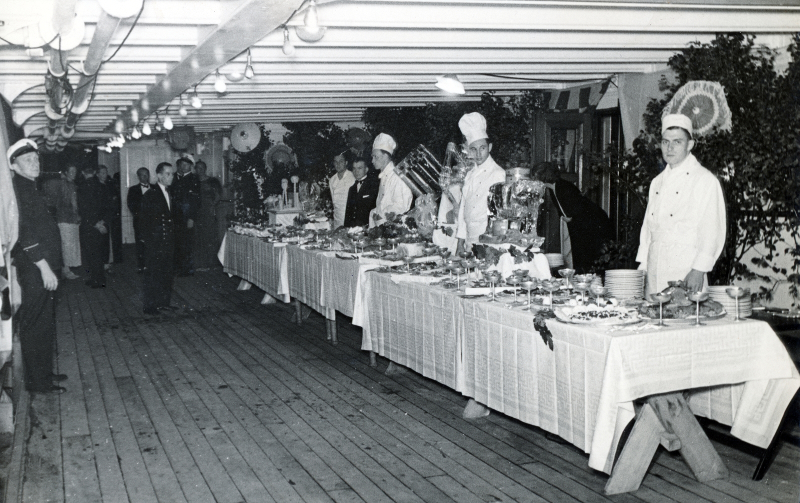 a felvétel az SS Sierra Cordoba óceánjáró hajó fedélzetén készült., 1935, Szántó Ildikó, cold buffet, Fortepan #226149