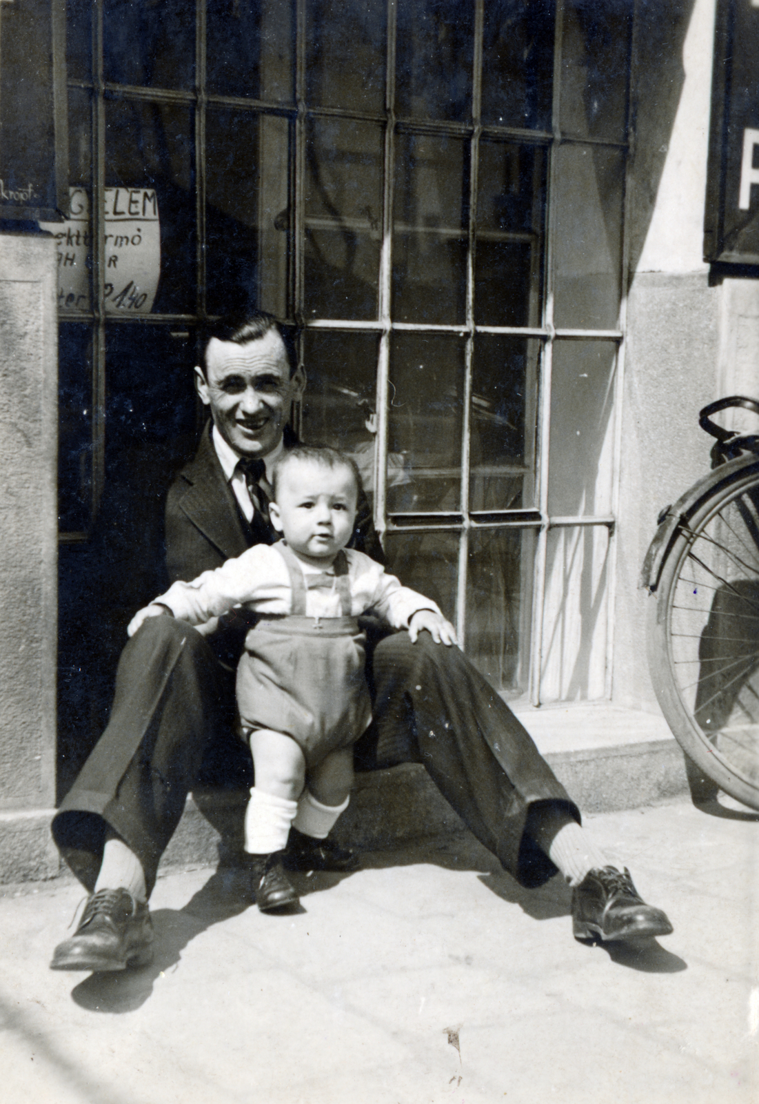 1940, Csókay Ágnes, portré, kisfiú, apa, terpeszülés, Fortepan #226199