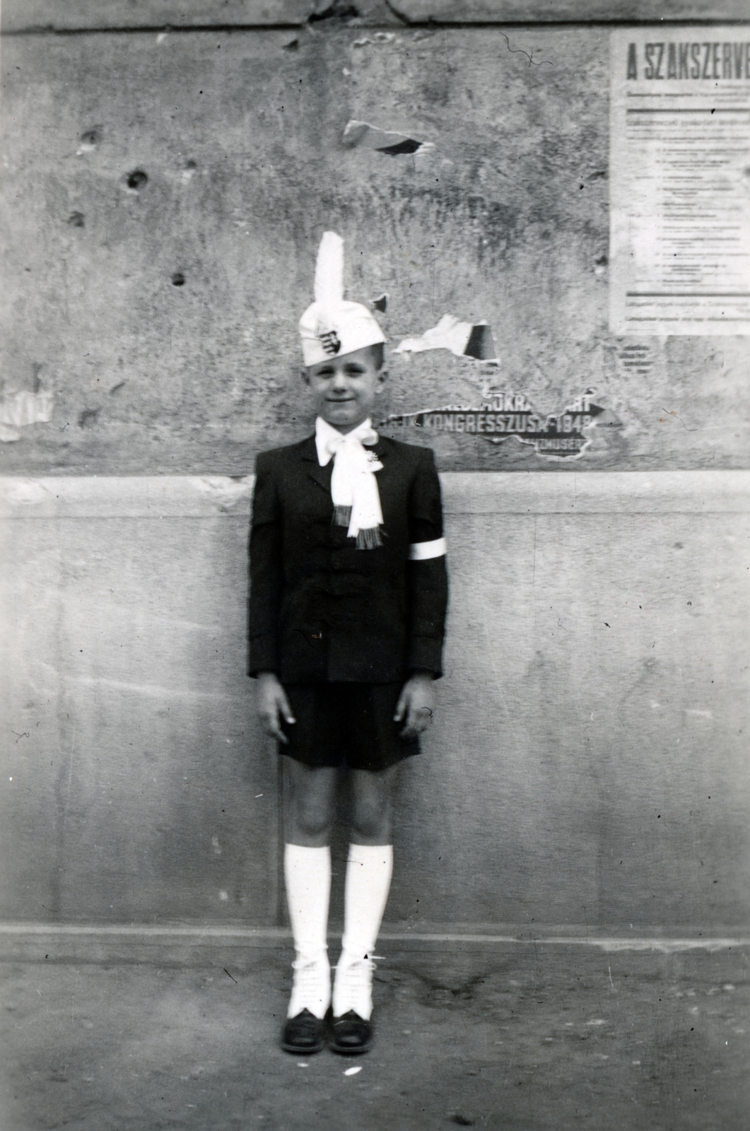 Hungary, Budapest X., Bihari utca, a felvétel a 12/a számú ház előtt készült., 1941, Csókay Ágnes, Budapest, portrait, Fortepan #226210