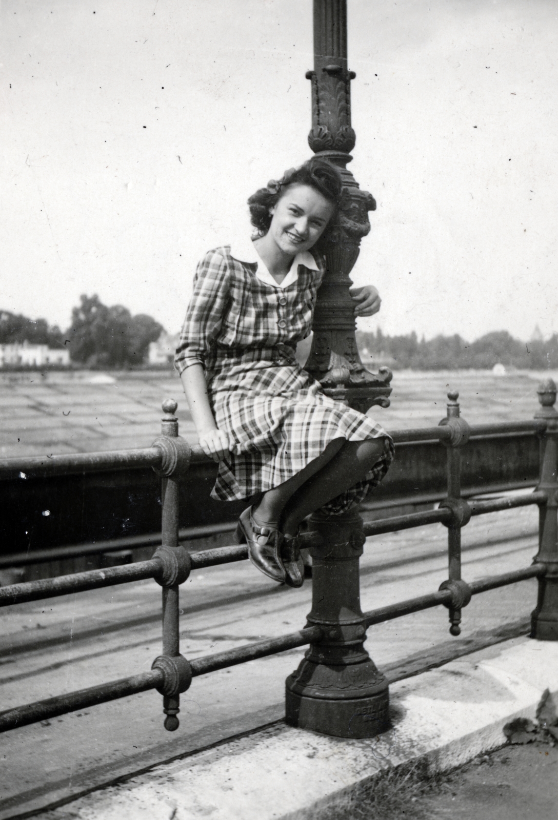 Magyarország, Budapest XIII., a felvétel az Újpesti rakparton készült, háttérben a Margit-sziget., 1938, Farkas Jolán, Budapest, Fortepan #226288