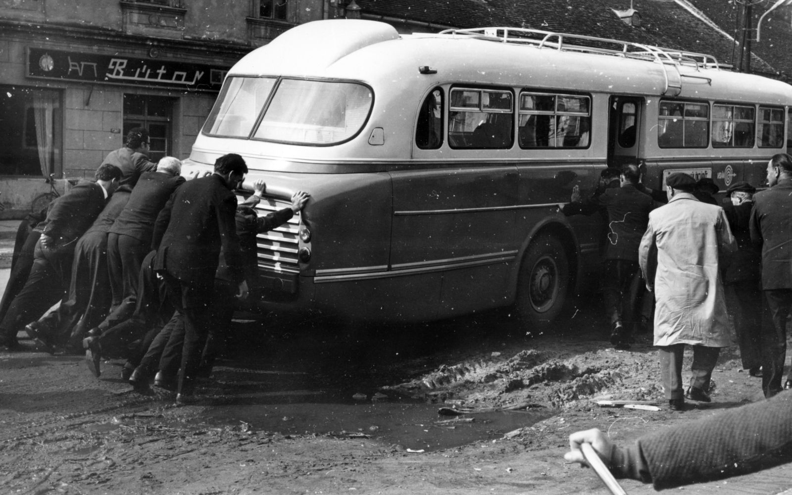 1967, Fóris Gábor / Vastagh Miklós hagyatéka, autóbusz, sár, Fortepan #226303