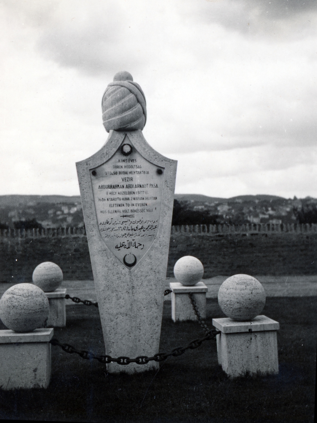 Magyarország, budai Vár, Budapest I., Anjou (Prímás) bástya, Abdurrahmán Abdi Arnaut pasa emlékműve., 1935, Fóris Gábor / Vastagh Miklós hagyatéka, síremlék, török katona, Budapest, Fortepan #226326