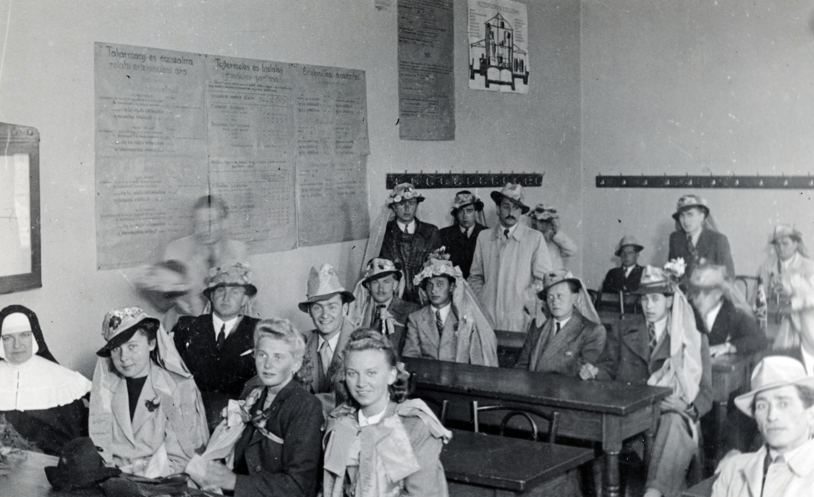 1940, Fóris Gábor / Vastagh Miklós hagyatéka, tableau, jesting, double exposure, erroneous photo, classroom, Fortepan #226351