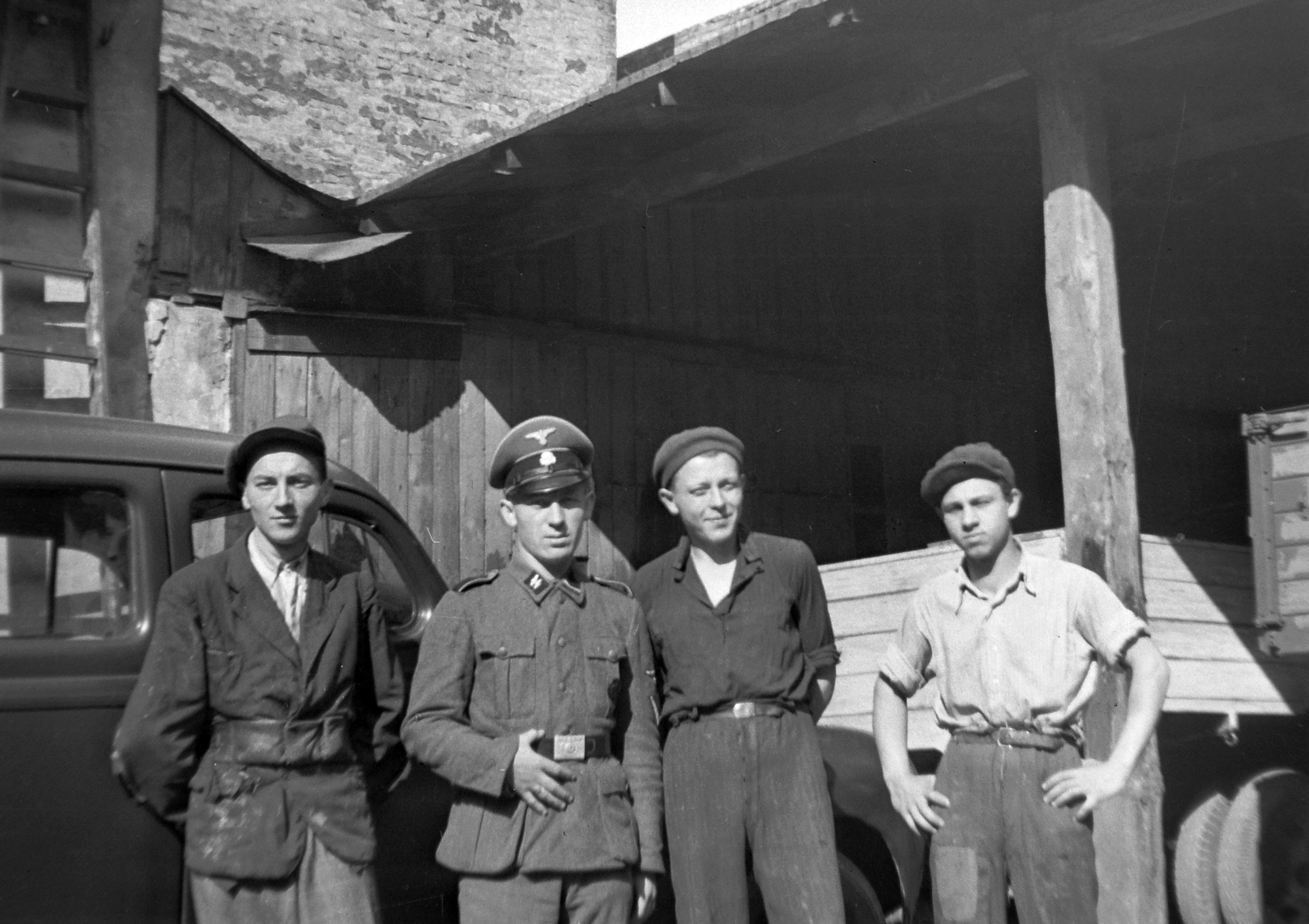 Hungary, Budapest IX., Sobieski János utca 30., 1943, Fortepan/Album002, tableau, German soldier, Budapest, SS-organisation, Fortepan #22637