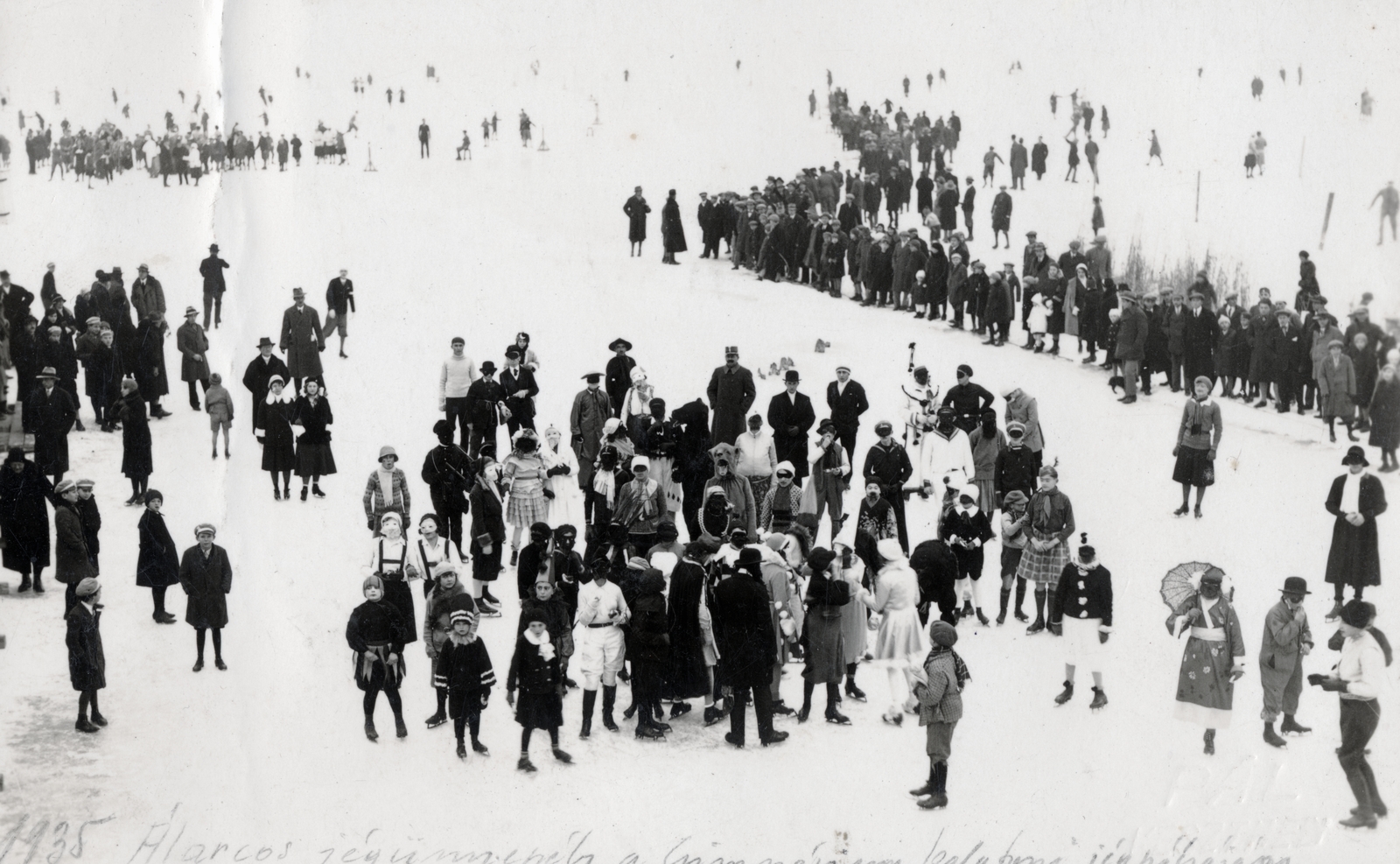 Hungary,Lake Balaton, Keszthely, jelmezes korcsolyázók jégünnepélye a befagyott Balatonon., 1935, Fóris Gábor / Vastagh Miklós hagyatéka, Fortepan #226374