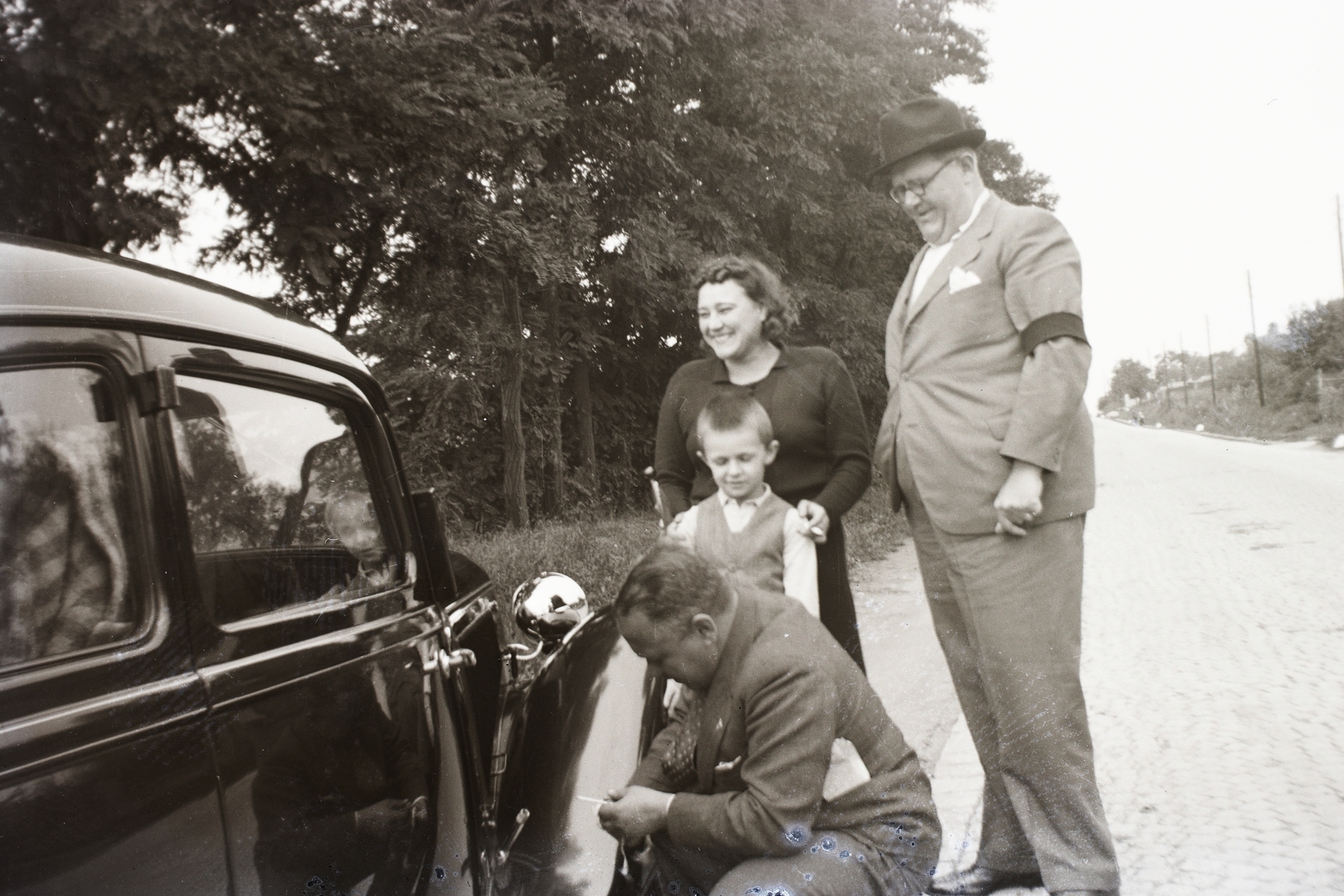 Hungary, Budapest III., Bécsi út a Szőlővész utca és Újvár utca között, Adler Trumpf Junior 1E személygépkocsi., 1942, Fortepan/Album002, German brand, Adler-brand, genre painting, car repair, Budapest, Fortepan #22645