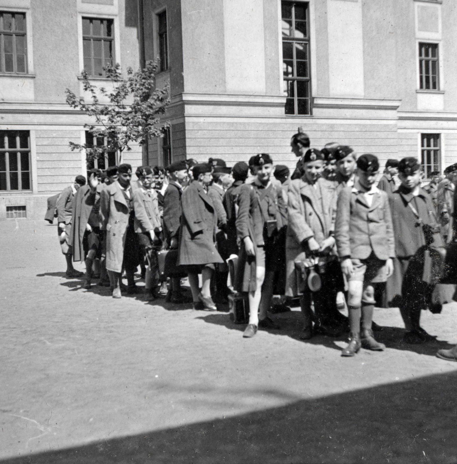 Hungary, Debrecen, Szent Anna utca 17., a felvétel a Debreceni Kegyestanítórendi Római Katolikus Calasanzi Szent József Gimnázium (később Szent József Óvoda, Általános Iskola, Gimnázium és Kollégium) udvarán készült., 1936, Fóris Gábor / Vastagh Miklós hagyatéka, tableau, Fortepan #226451