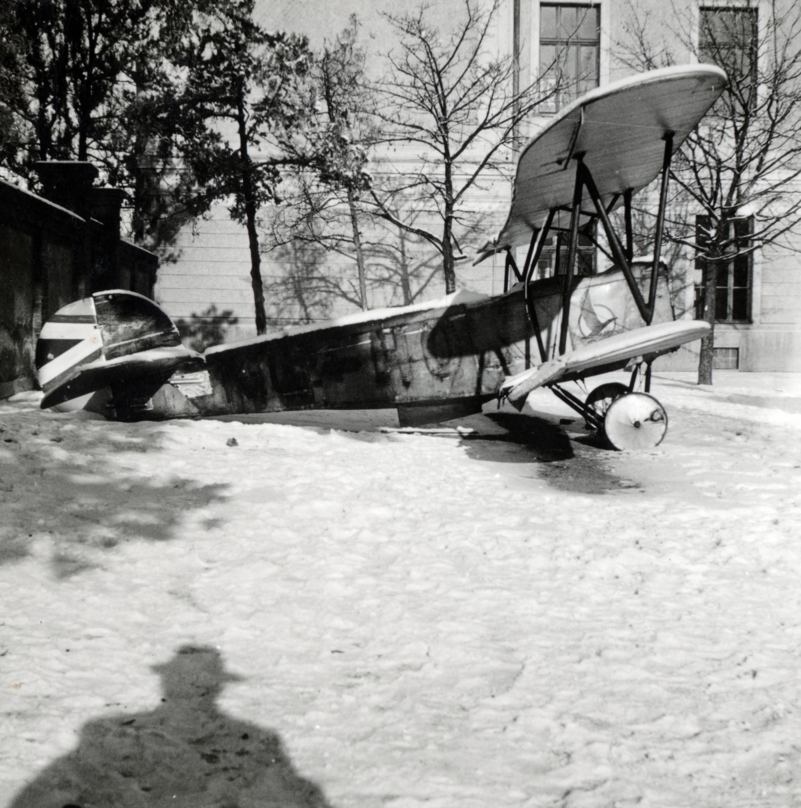 Hungary, Debrecen, Szent Anna utca 17., a felvétel a Debreceni Kegyestanítórendi Római Katolikus Calasanzi Szent József Gimnázium (később Szent József Óvoda, Általános Iskola, Gimnázium és Kollégium) udvarán készült., 1936, Fóris Gábor / Vastagh Miklós hagyatéka, Fortepan #226486