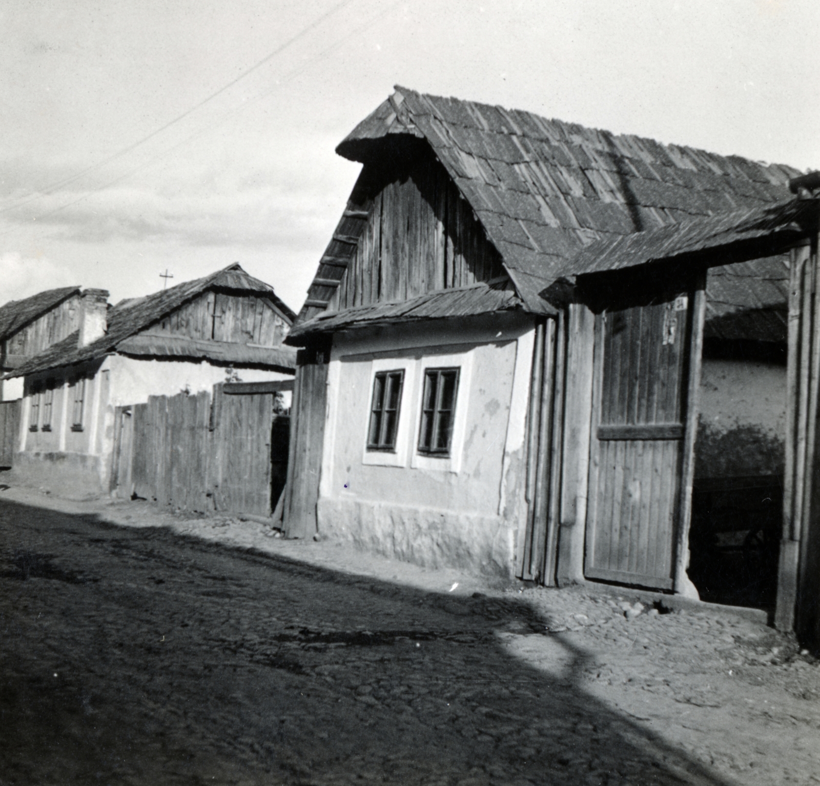1937, Fóris Gábor / Vastagh Miklós hagyatéka, street view, shingle, gate, hip-roof, Fortepan #226513