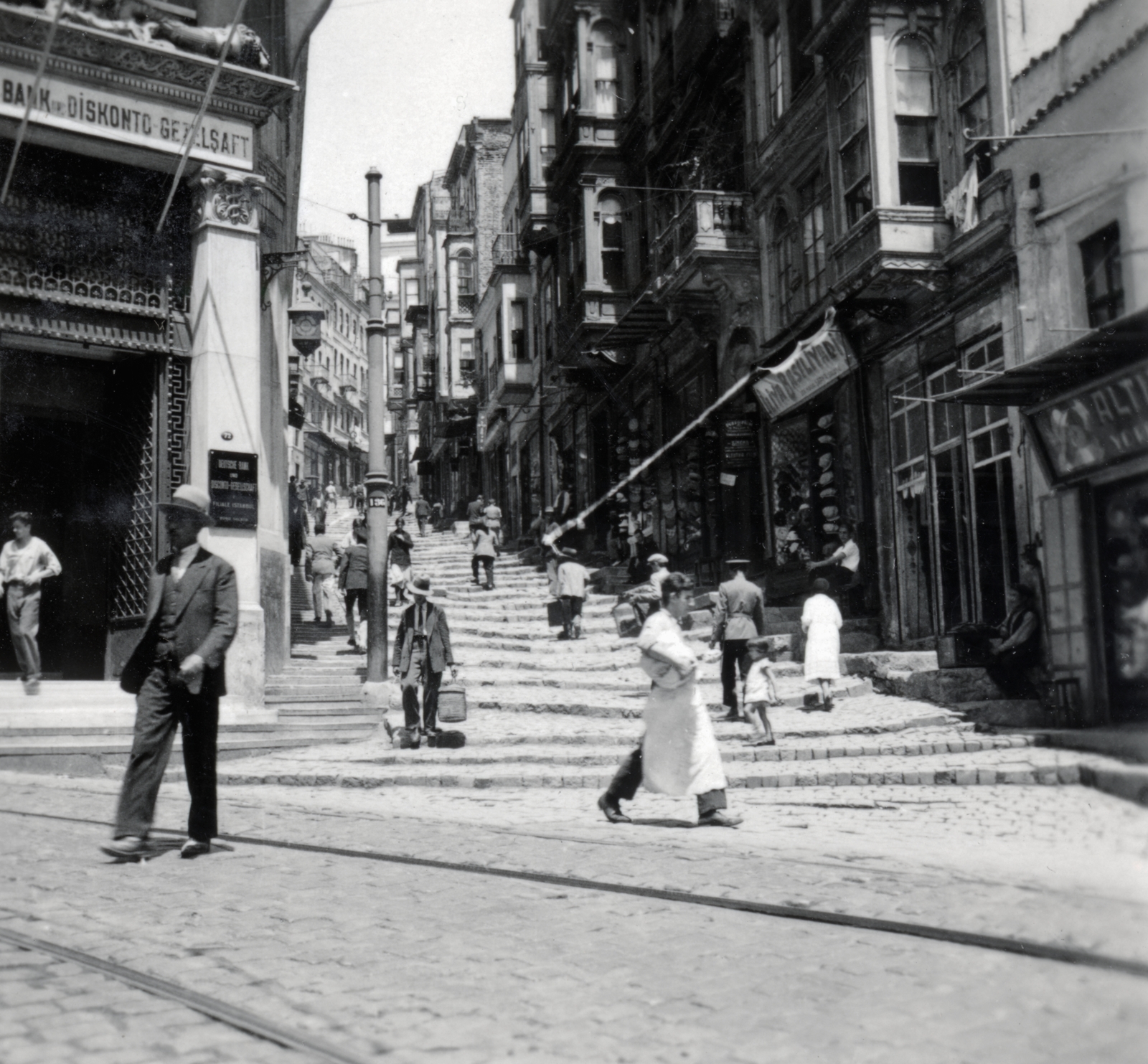 Turkey, Istanbul, Karaköy városrész, Yüksek Kaldırım Caddesi., 1934, Alföldy Mari, Fortepan #226654