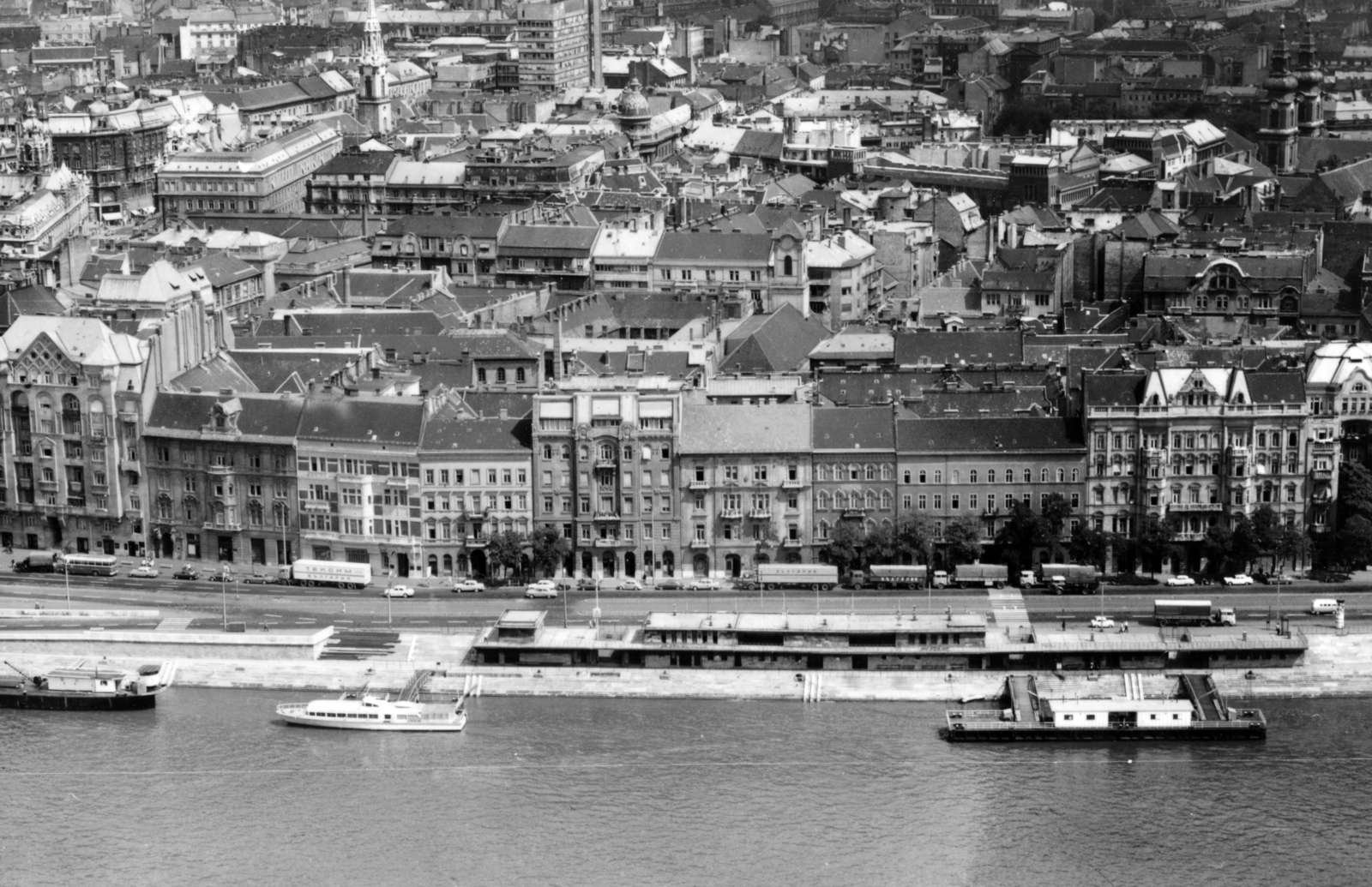 Hungary, Budapest V., kilátás a Gellérthegyről a Belgrád rakpart felé., 1970, Középületépítő Vállalat - Kreszán Albert - Koczka András - Kemecsei József, Budapest, Fortepan #226694