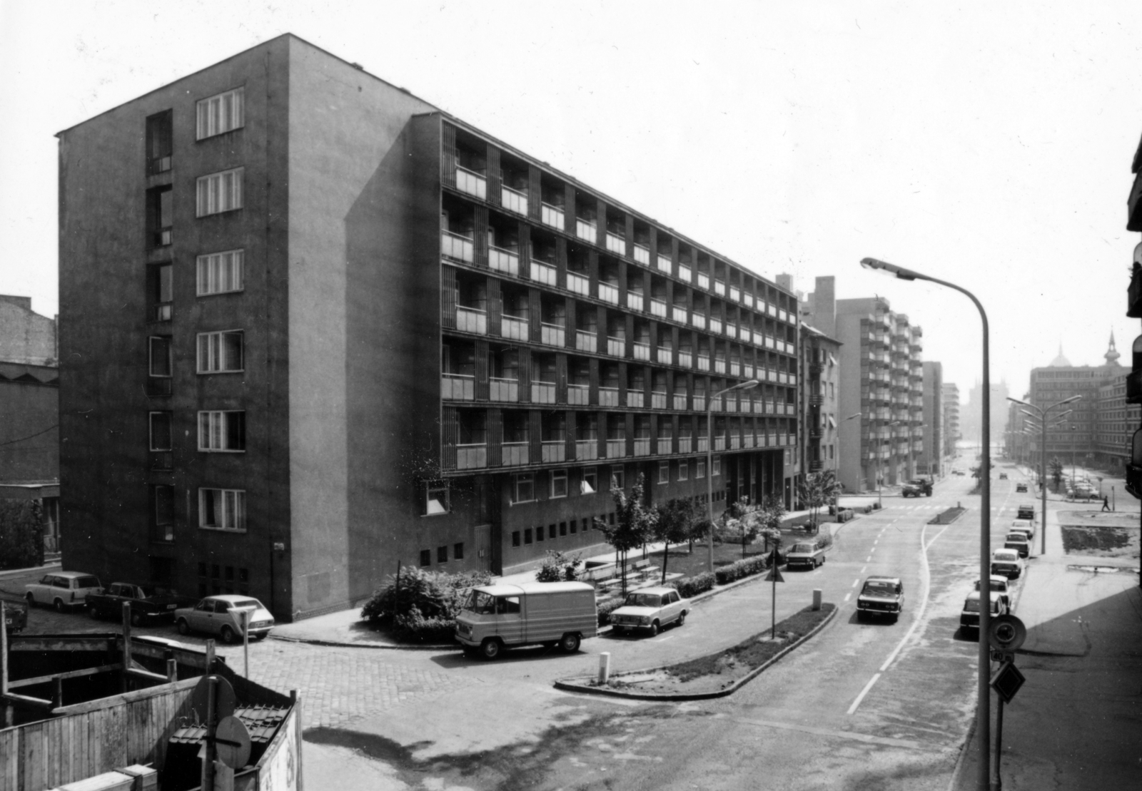 Hungary, Budapest II., Kapás utca - Csalogány utca sarok, Csalogány utcai munkásszálló., 1980, Középületépítő Vállalat - Kreszán Albert - Koczka András - Kemecsei József, Budapest, Fortepan #226698