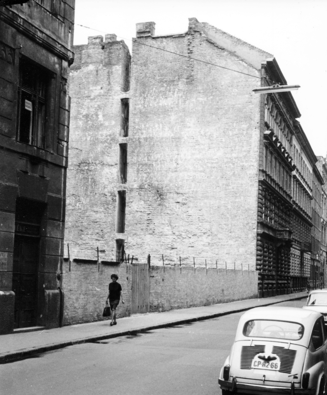 Hungary, Budapest V., Molnár utca, középen a 19-es szám alatti üres telek látható., 1969, Középületépítő Vállalat - Kreszán Albert - Koczka András - Kemecsei József, number plate, Budapest, Fortepan #226706