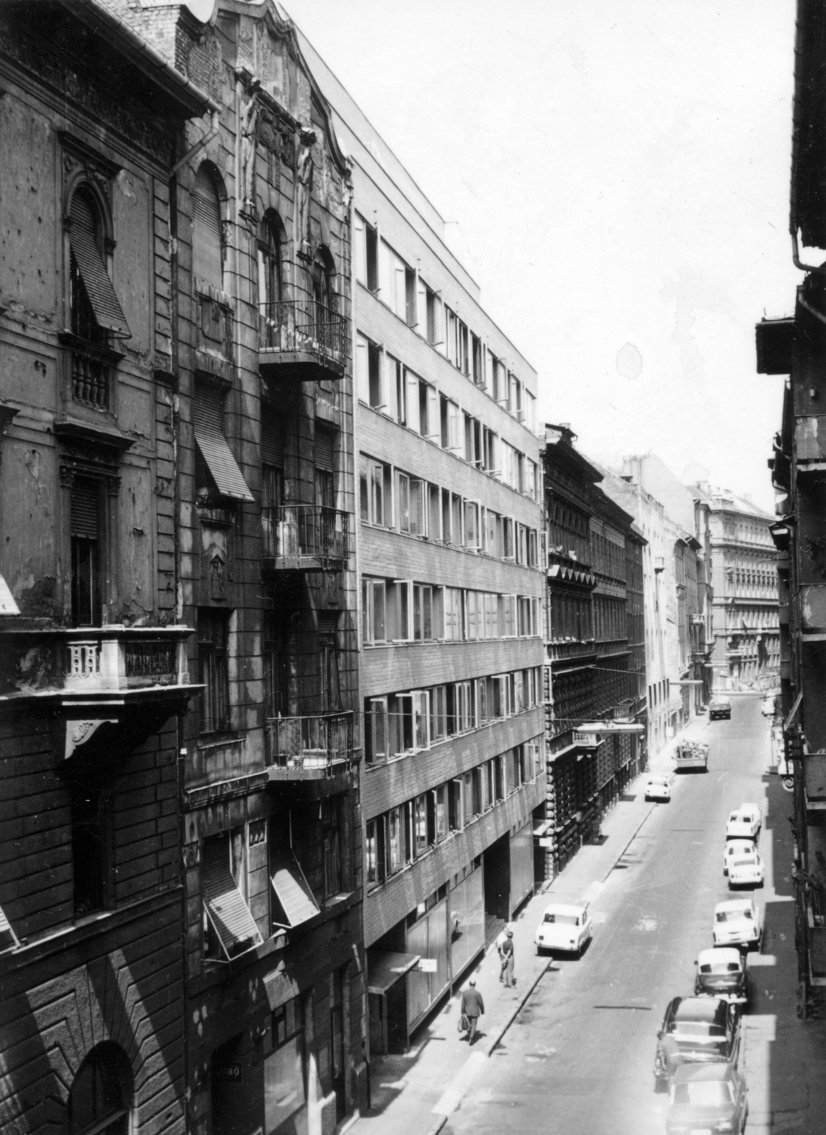 Magyarország, Budapest V., Molnár utca, kilátás a 20-as számú házból a Nyáry Pál utca felé., 1971, Középületépítő Vállalat - Kreszán Albert - Koczka András - Kemecsei József, Budapest, Fortepan #226708